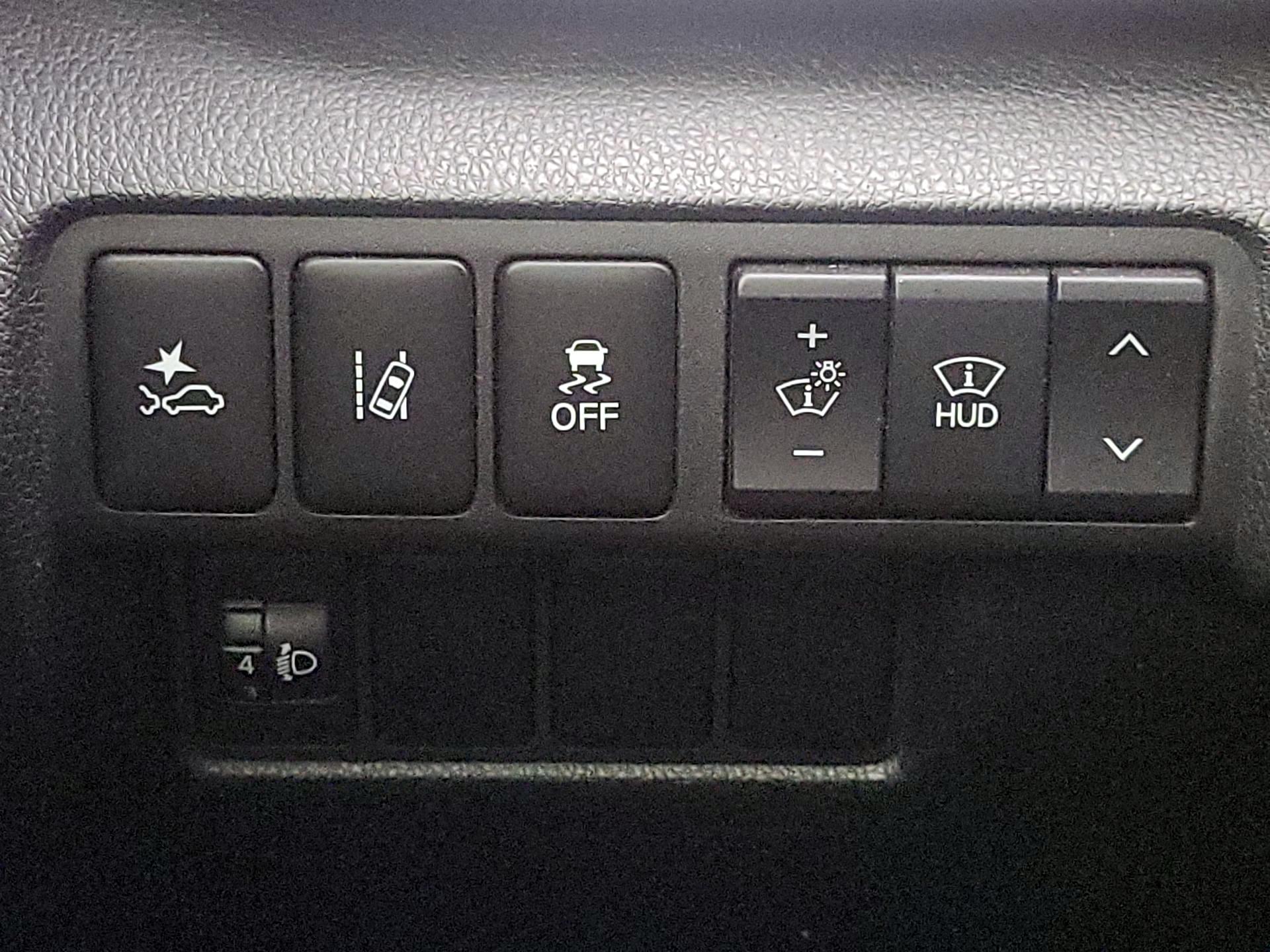 Thumbnail: 2019 Mitsubishi Eclipse Cross - 13