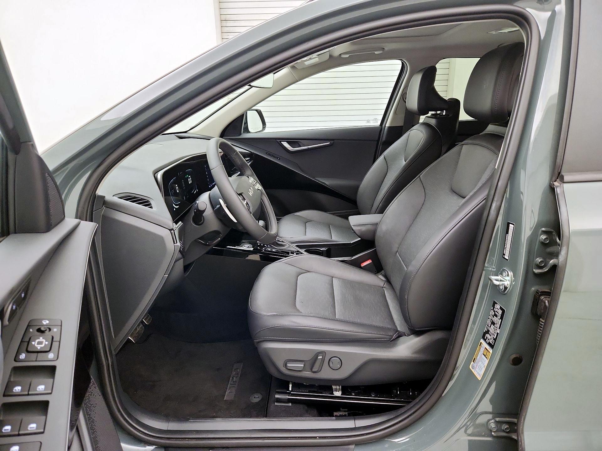 Thumbnail: 2025 Kia Niro - 11