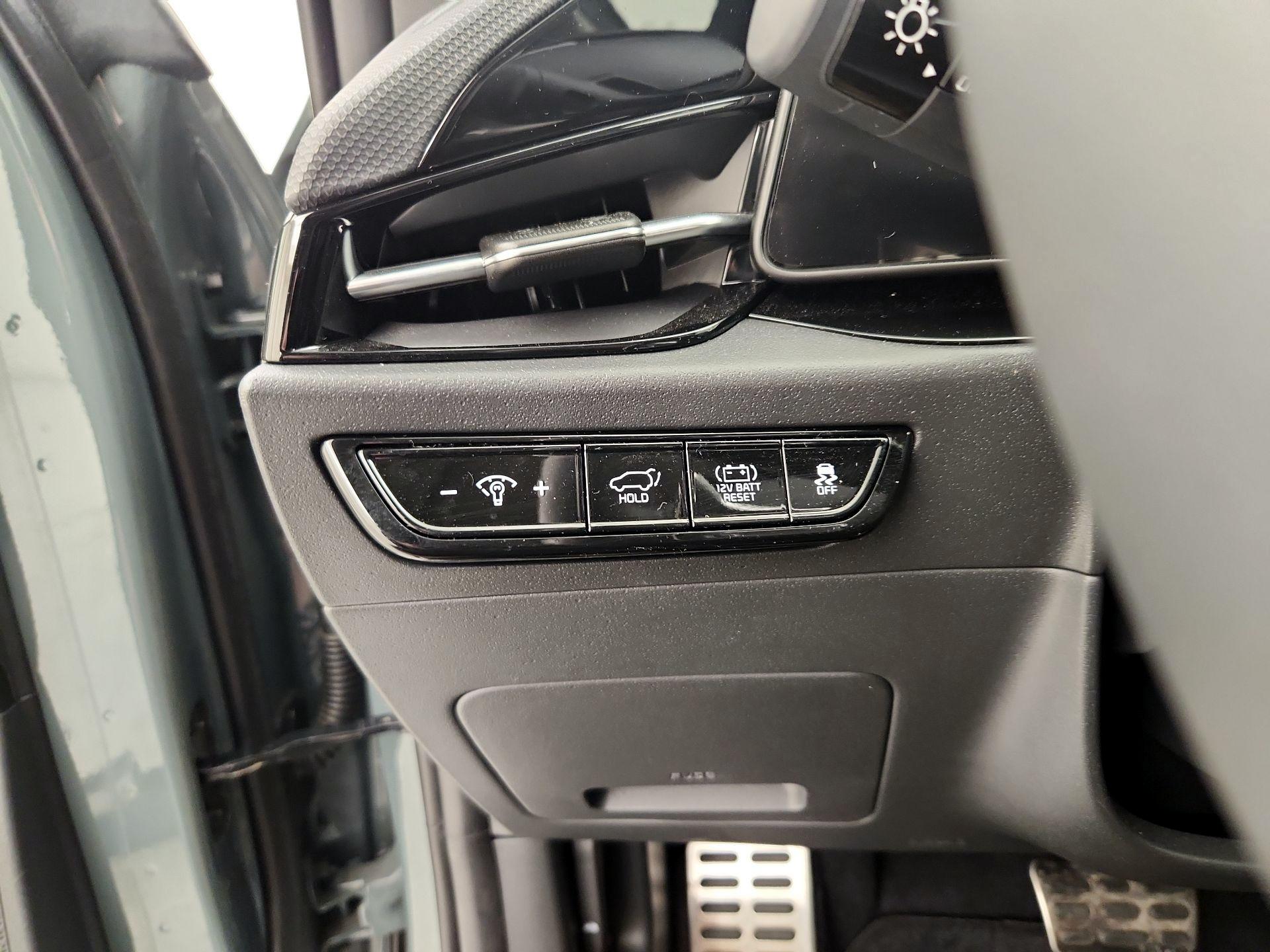 Thumbnail: 2025 Kia Niro - 13