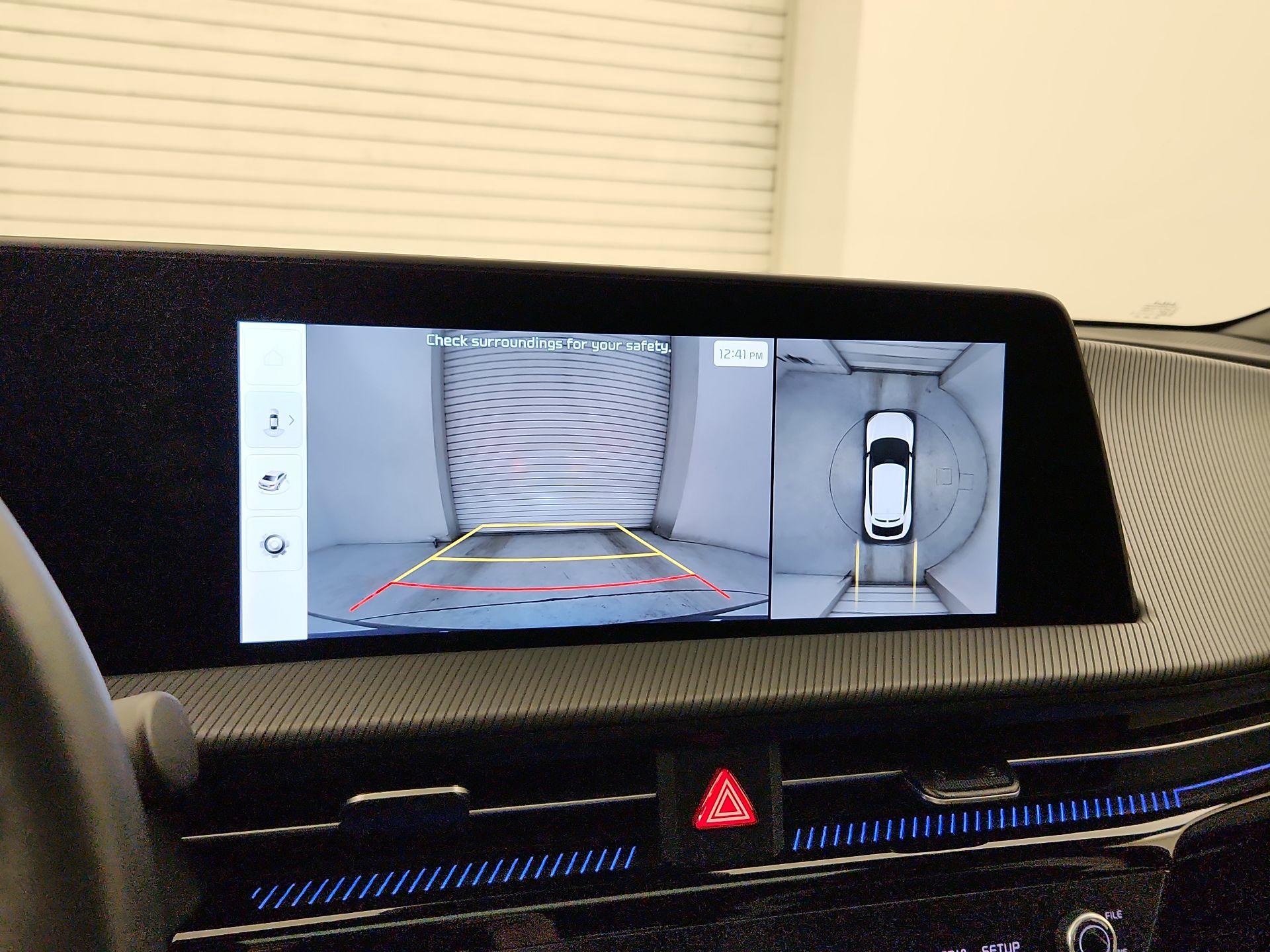 Thumbnail: 2022 Kia EV6 - 15