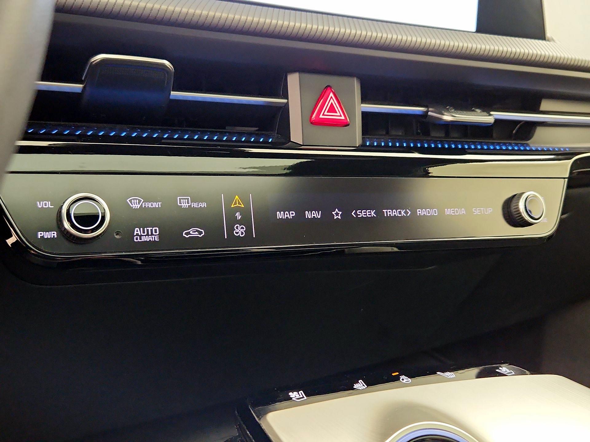 Thumbnail: 2022 Kia EV6 - 17