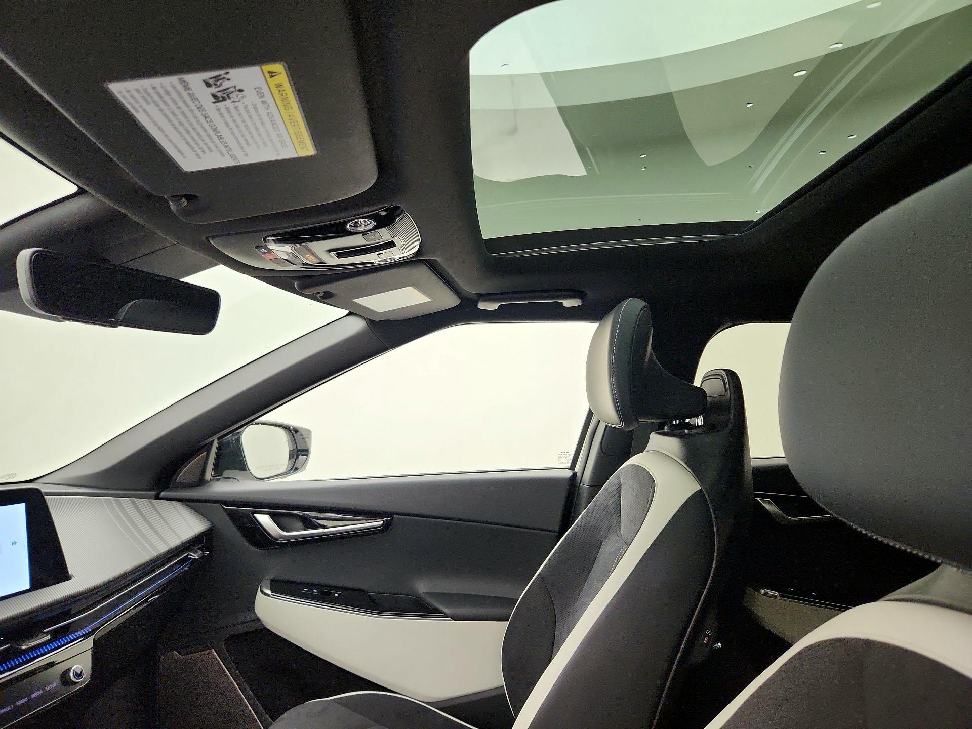 Thumbnail: 2022 Kia EV6 - 20