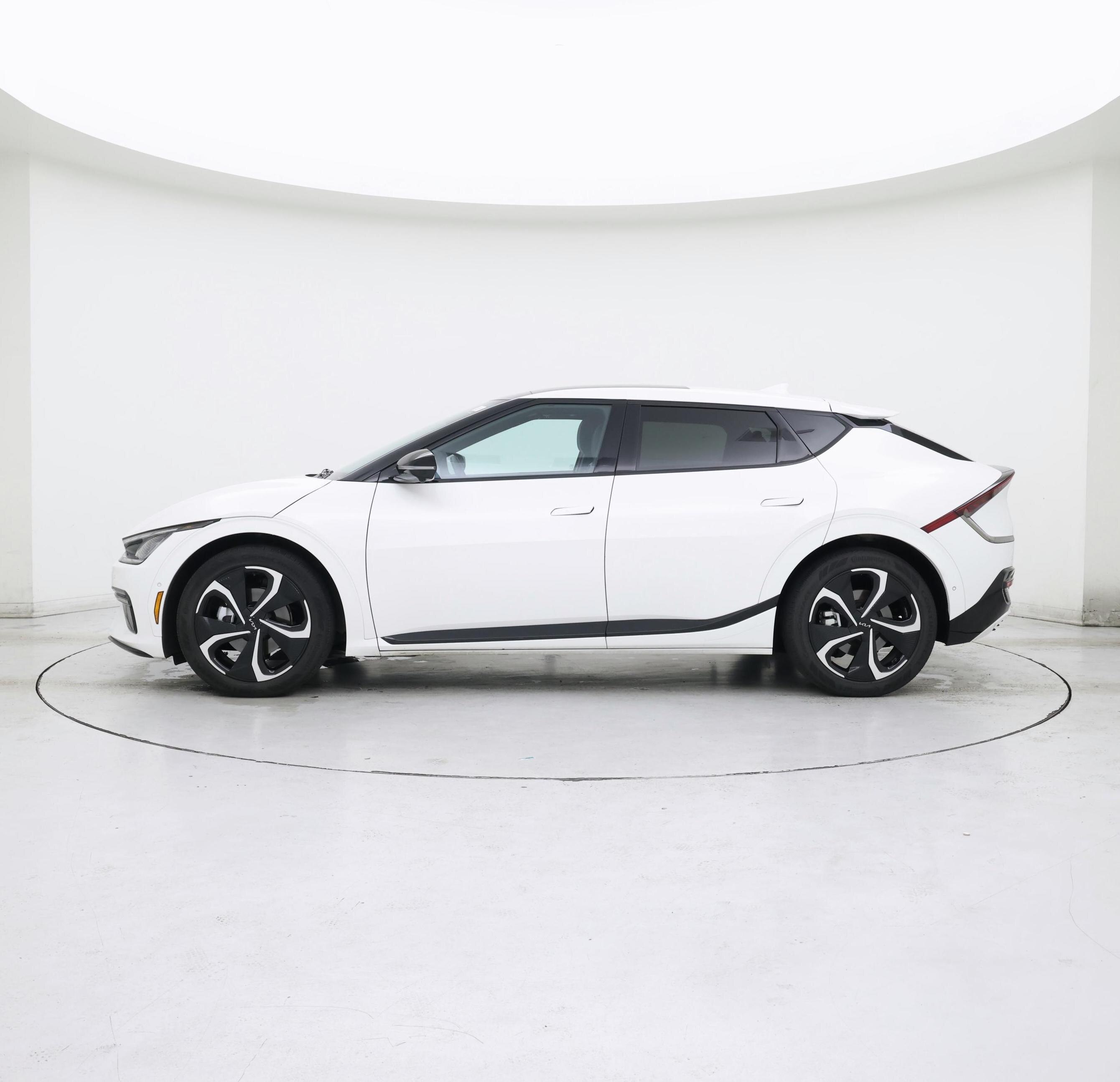 Thumbnail: 2022 Kia EV6 - 3