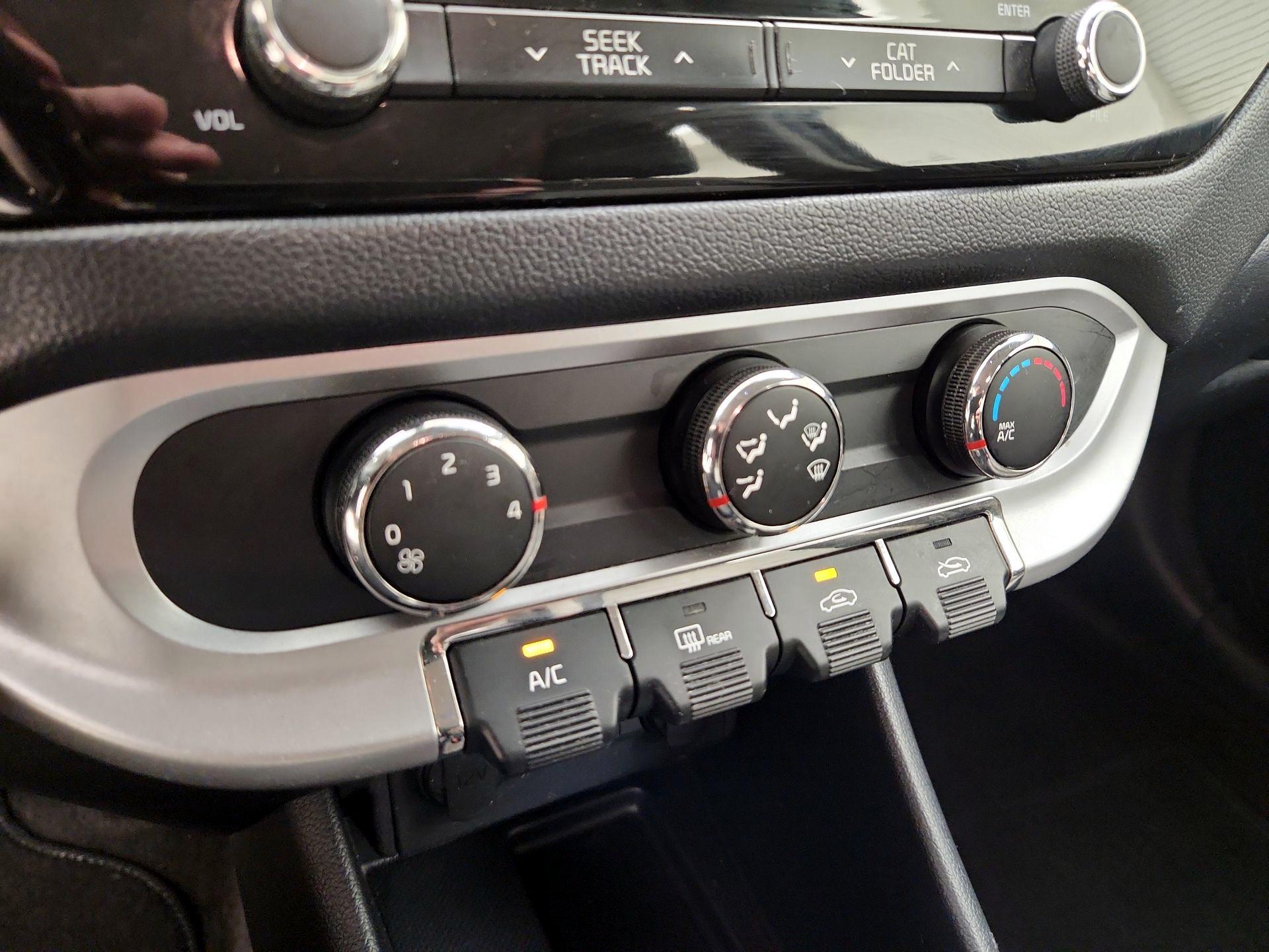 Thumbnail: 2016 Kia Rio - 16