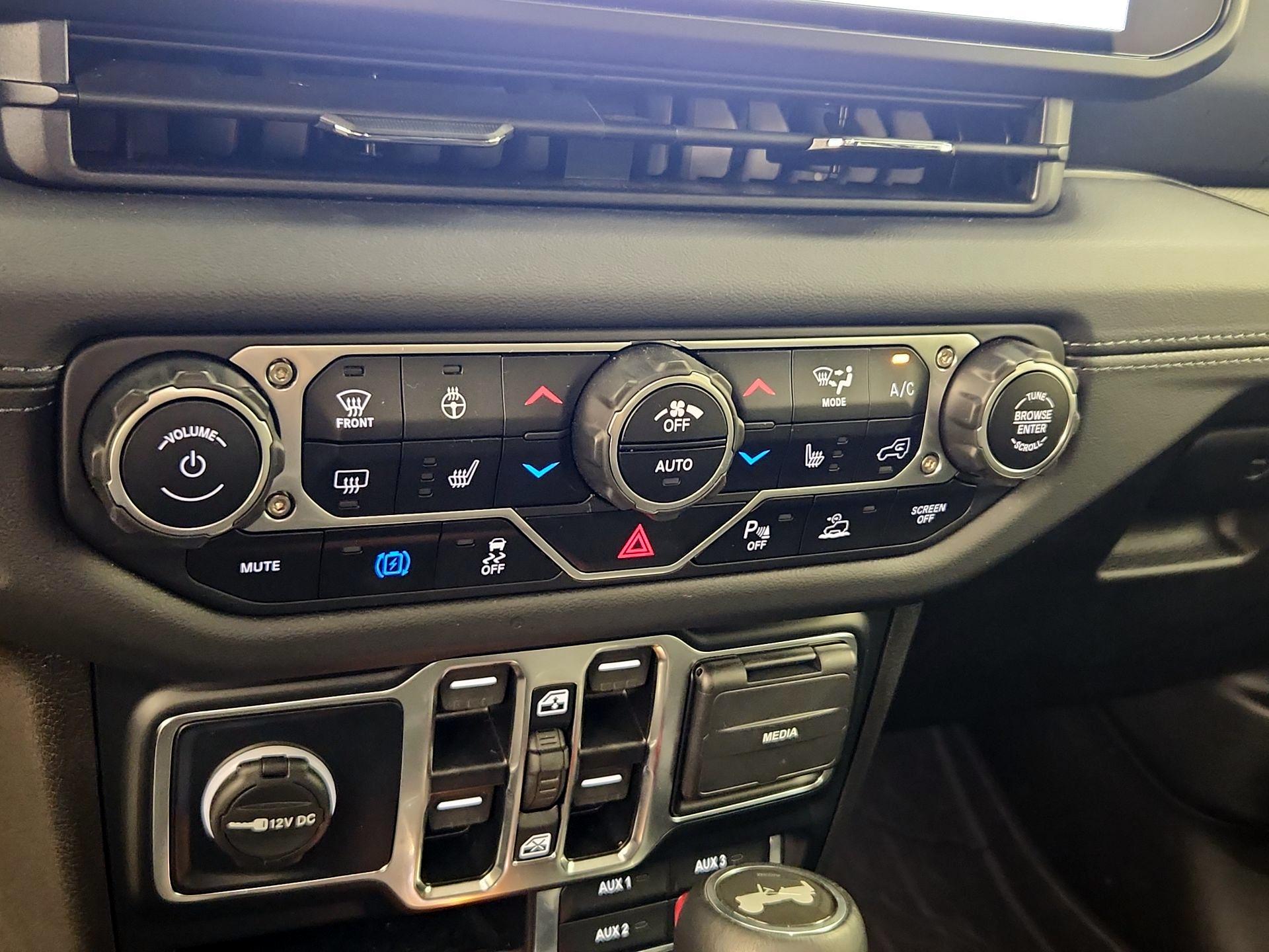 Thumbnail: 2024 Jeep Wrangler - 17