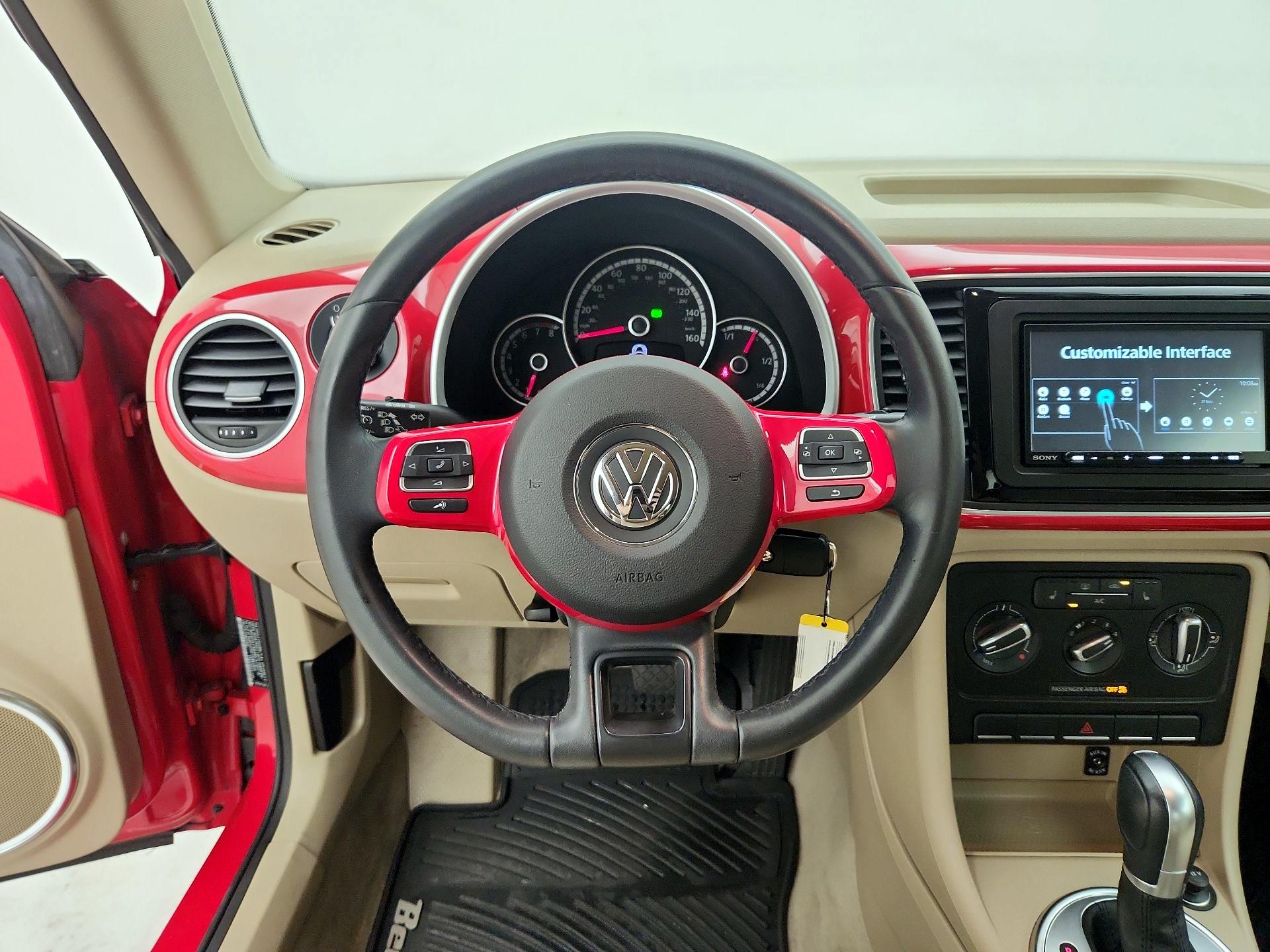 Thumbnail: 2015 Volkswagen Beetle - 10