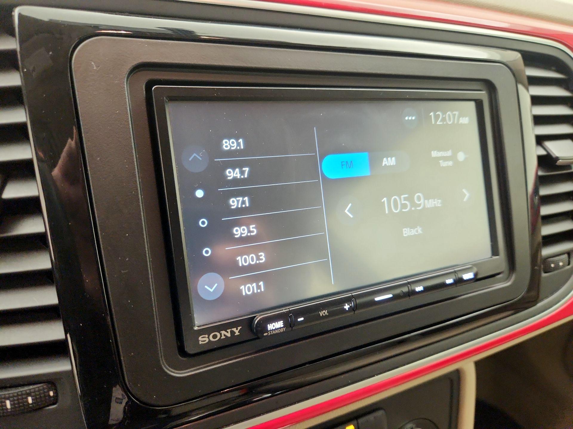 Thumbnail: 2015 Volkswagen Beetle - 15