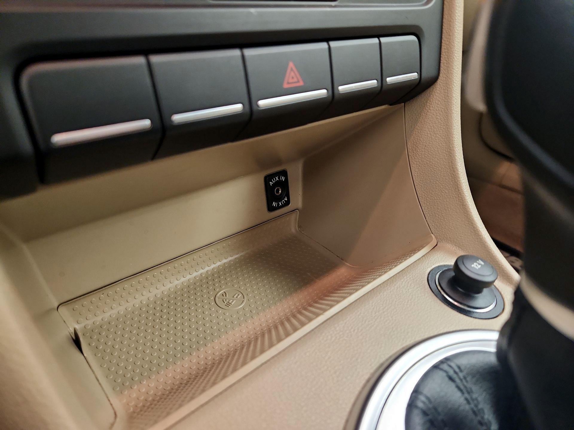 Thumbnail: 2015 Volkswagen Beetle - 18