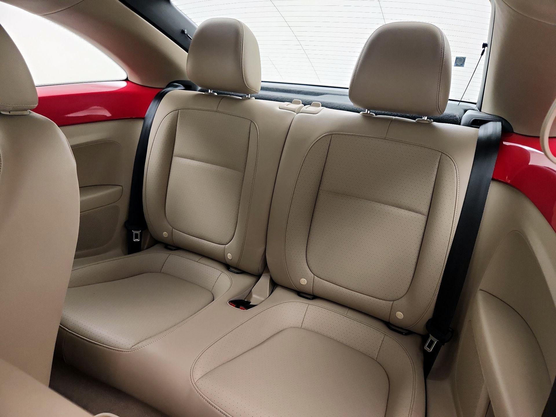 Thumbnail: 2015 Volkswagen Beetle - 19