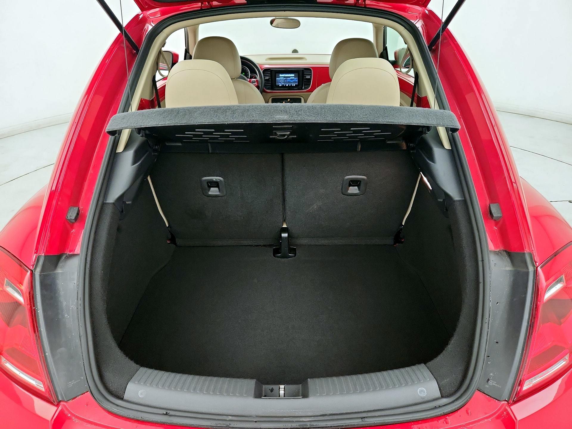 Thumbnail: 2015 Volkswagen Beetle - 20