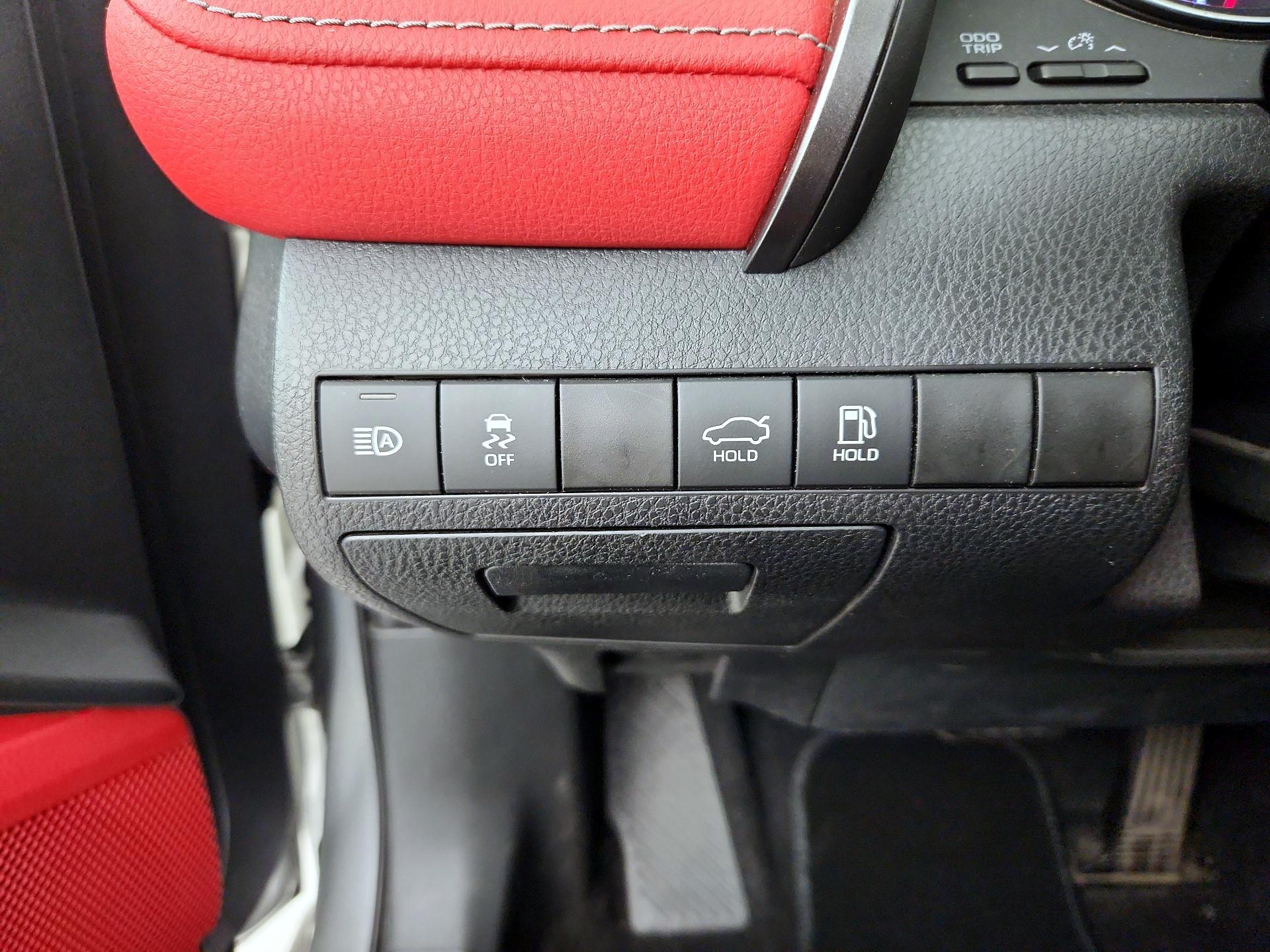 Thumbnail: 2020 Toyota Camry - 13