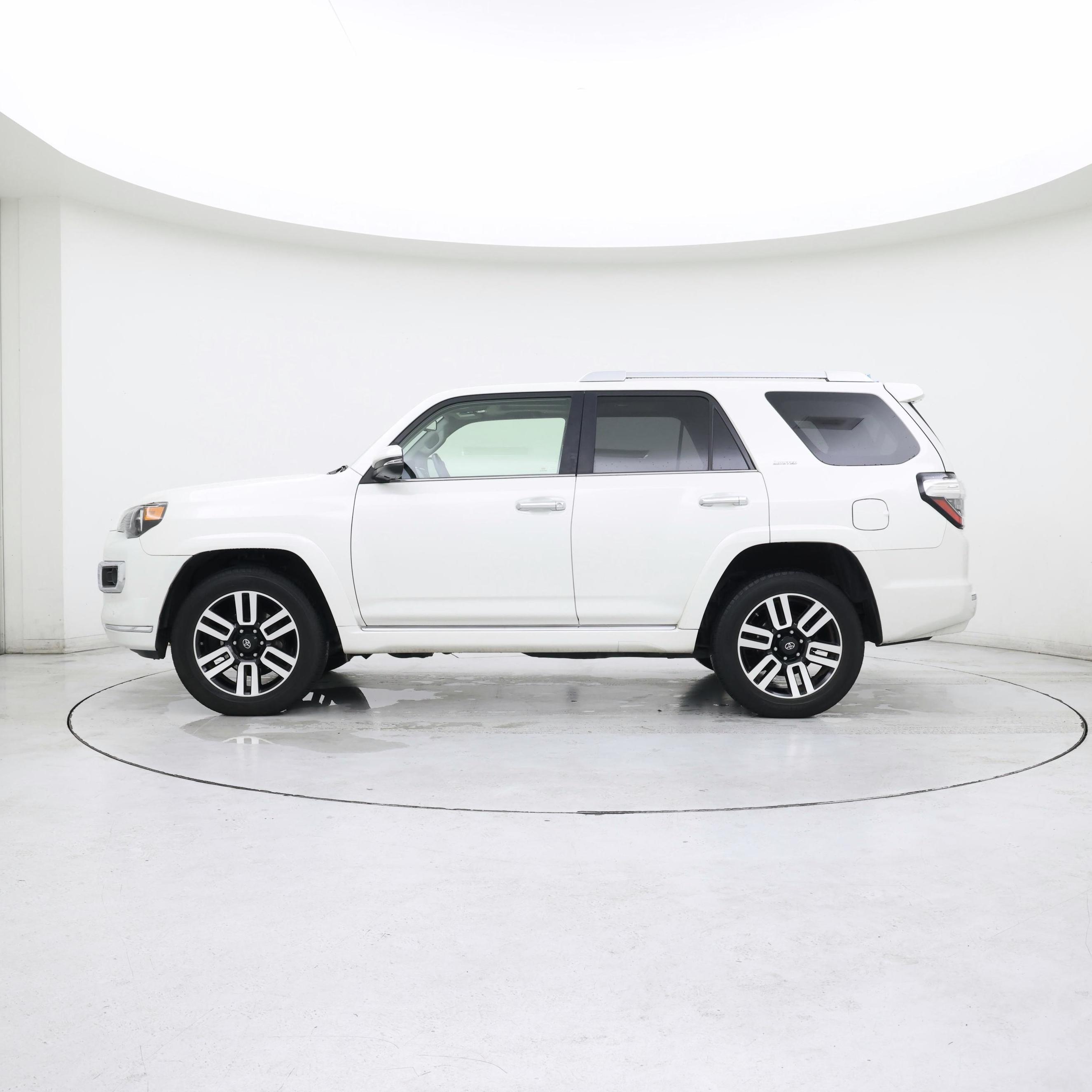 Thumbnail: 2019 Toyota 4Runner - 3