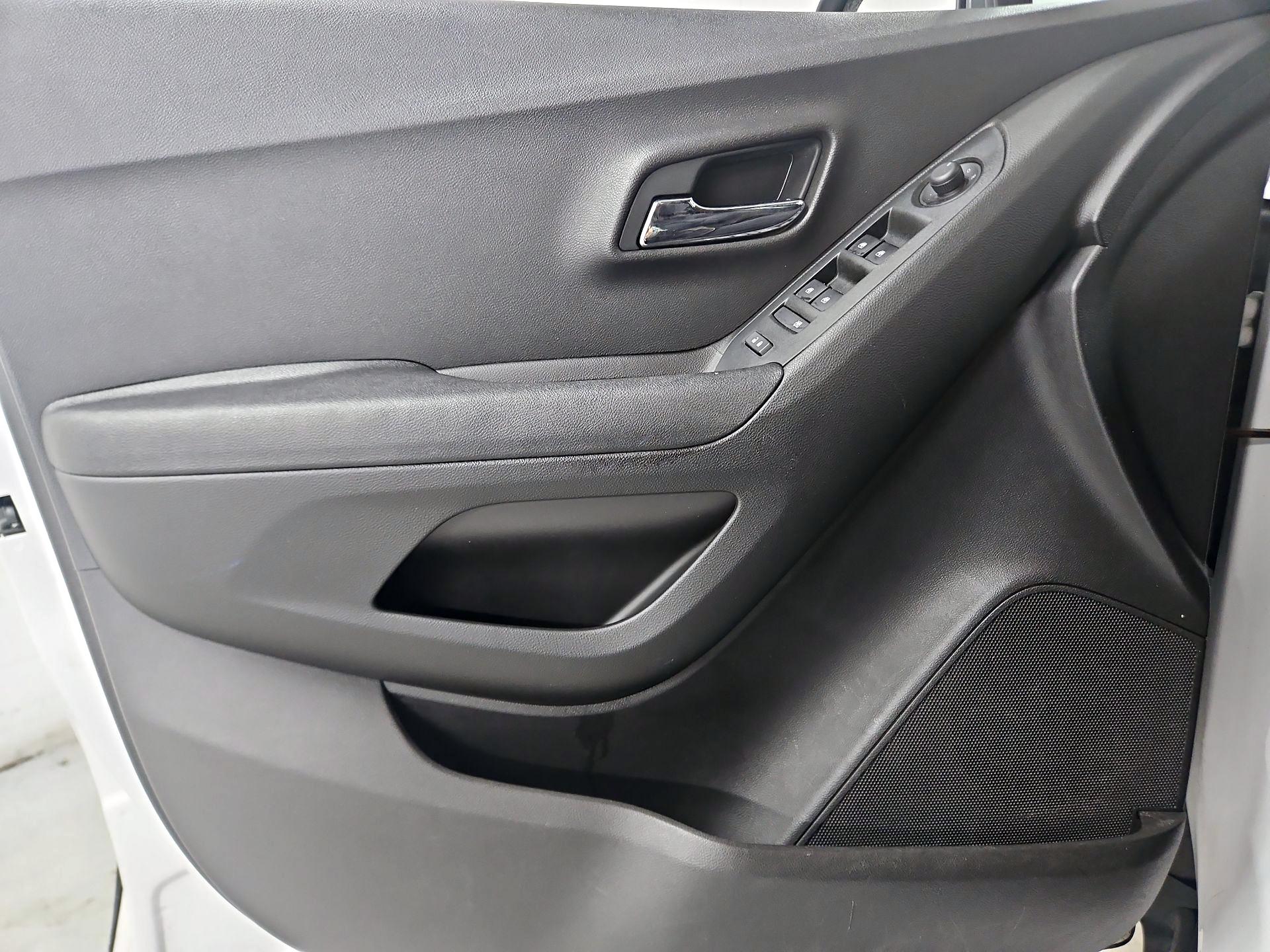 Thumbnail: 2018 Chevrolet Trax - 12