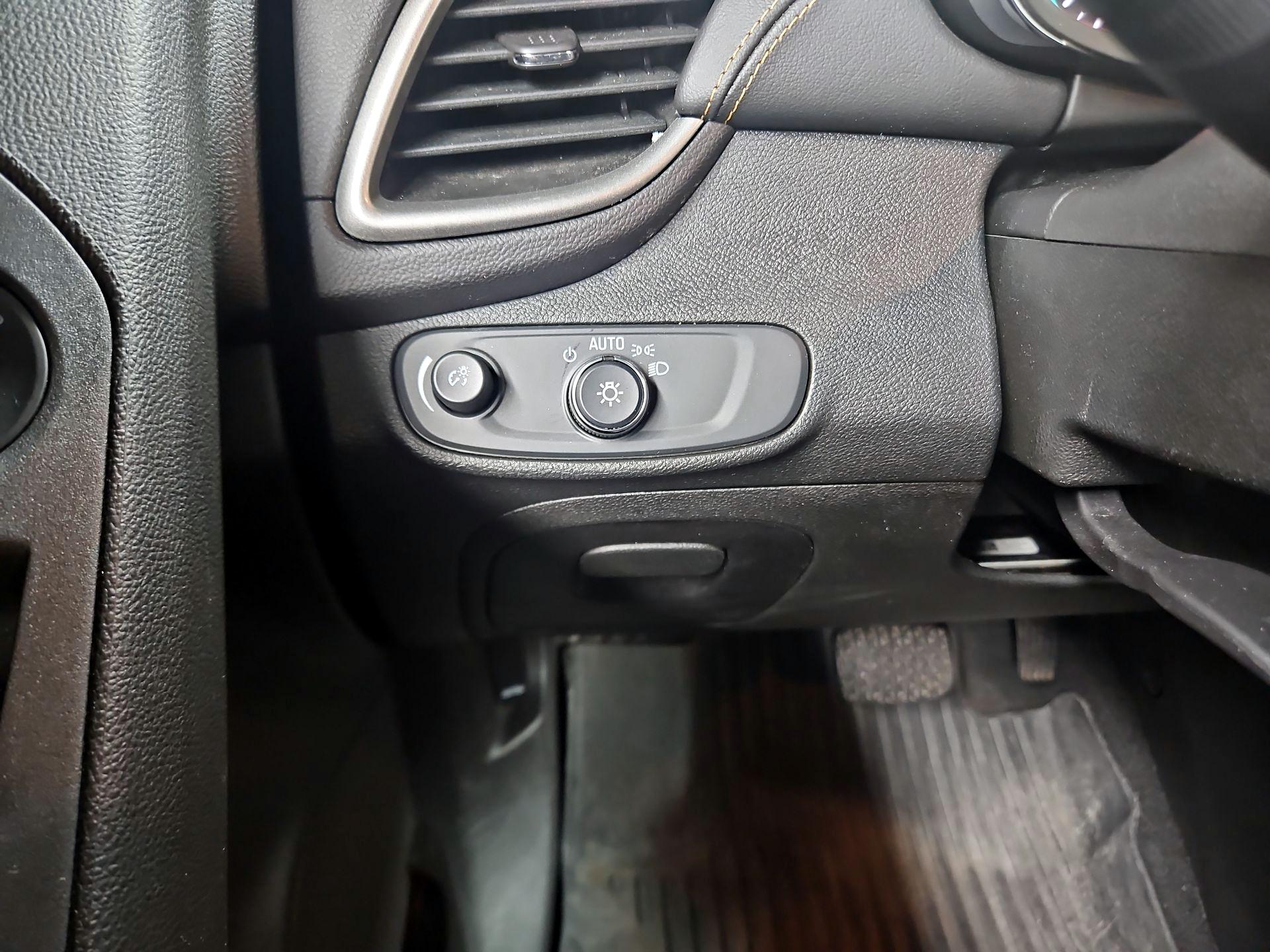 Thumbnail: 2018 Chevrolet Trax - 13