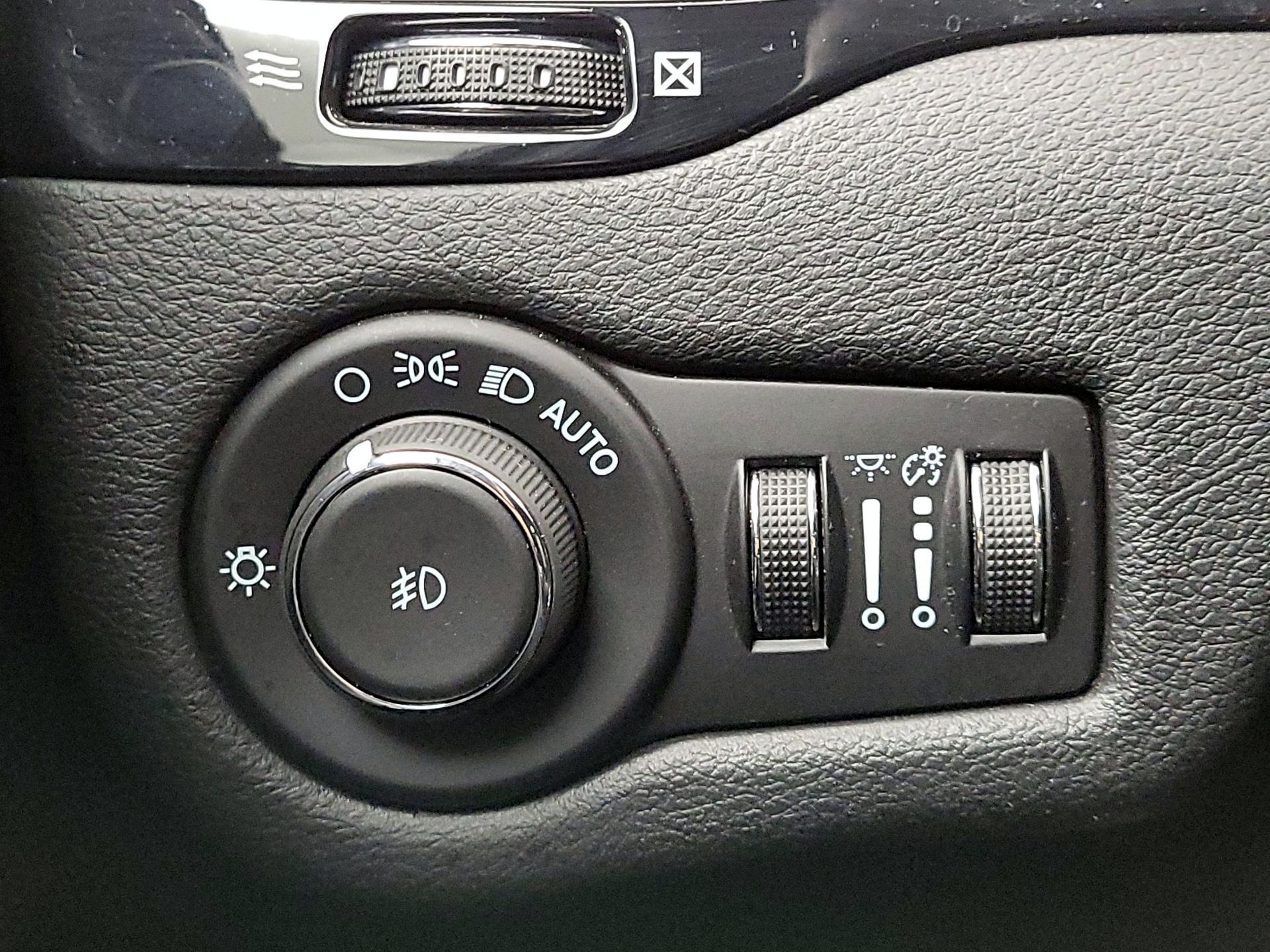 Thumbnail: 2021 Jeep Cherokee - 13