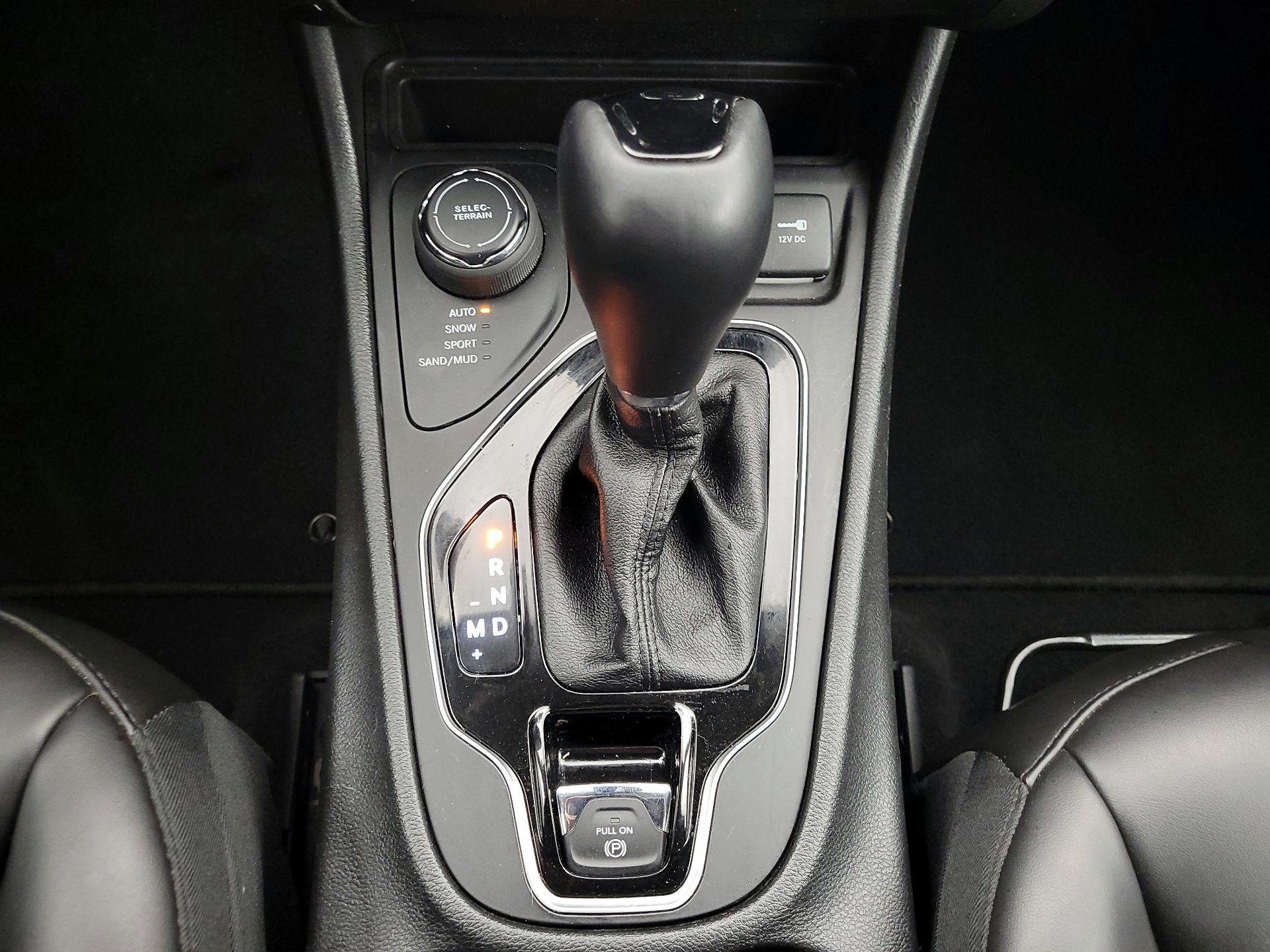 Thumbnail: 2021 Jeep Cherokee - 17