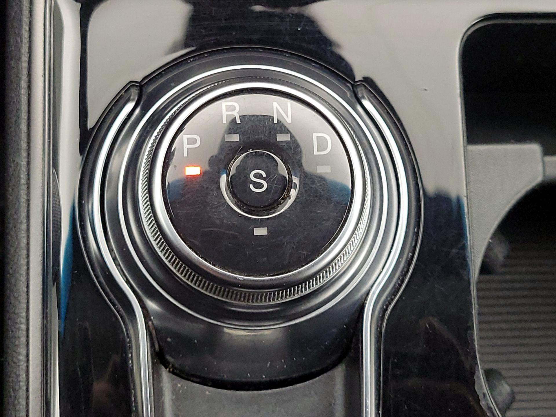 Thumbnail: 2020 Ford Edge - 17