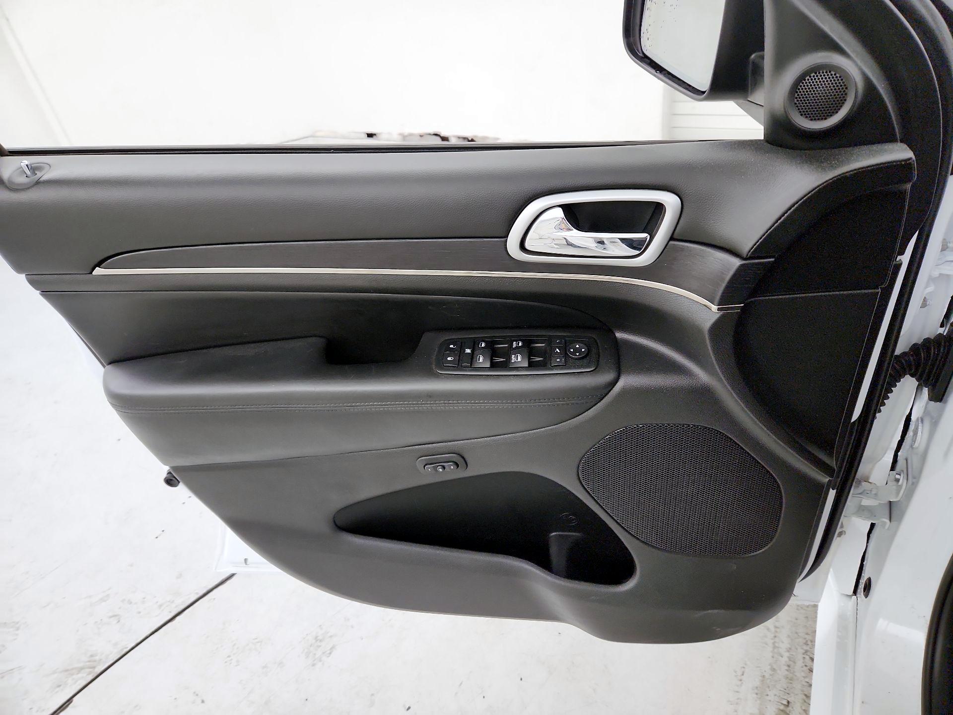 Thumbnail: 2018 Jeep Grand Cherokee - 12