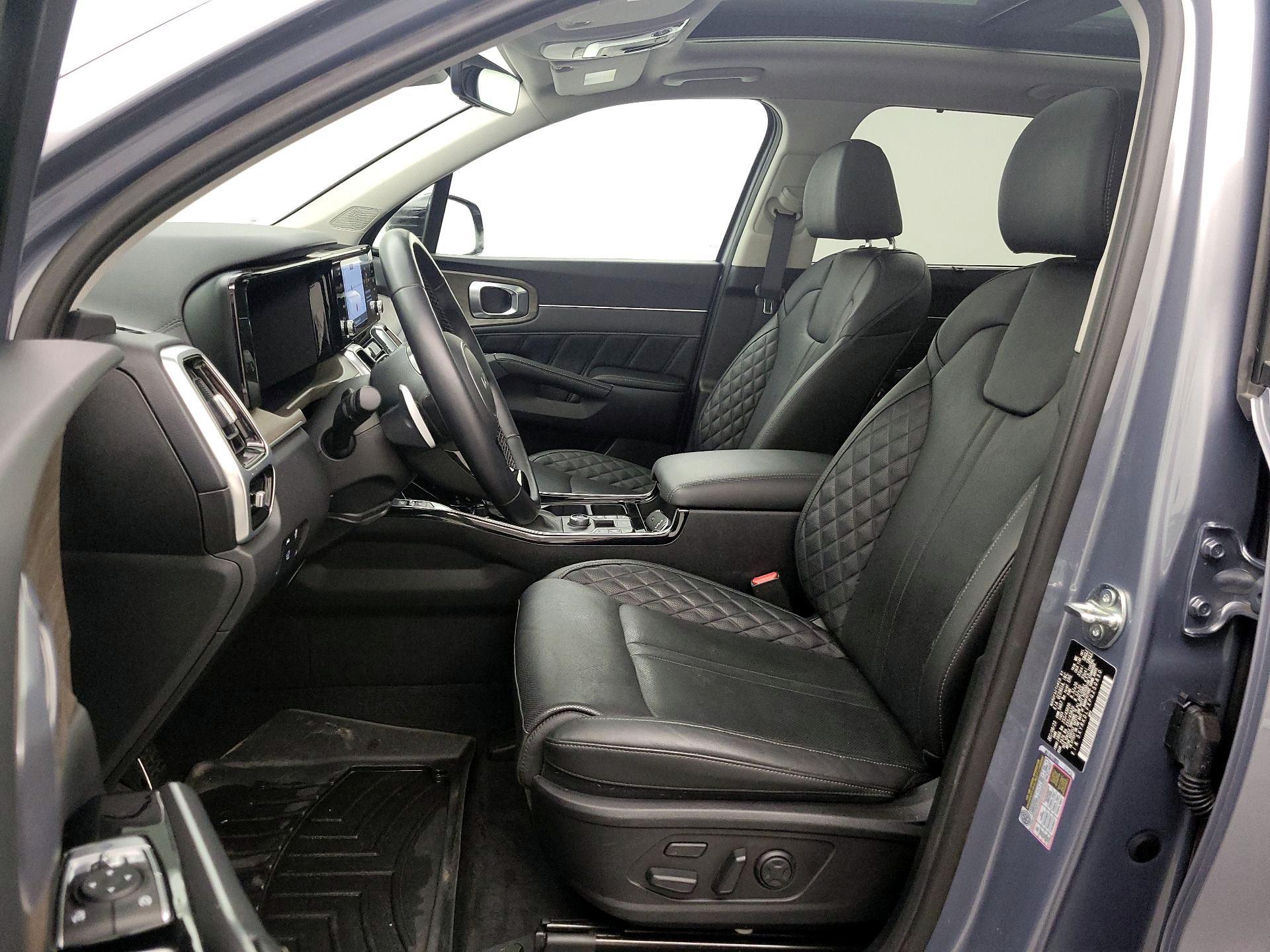 Thumbnail: 2023 Kia Sorento - 11