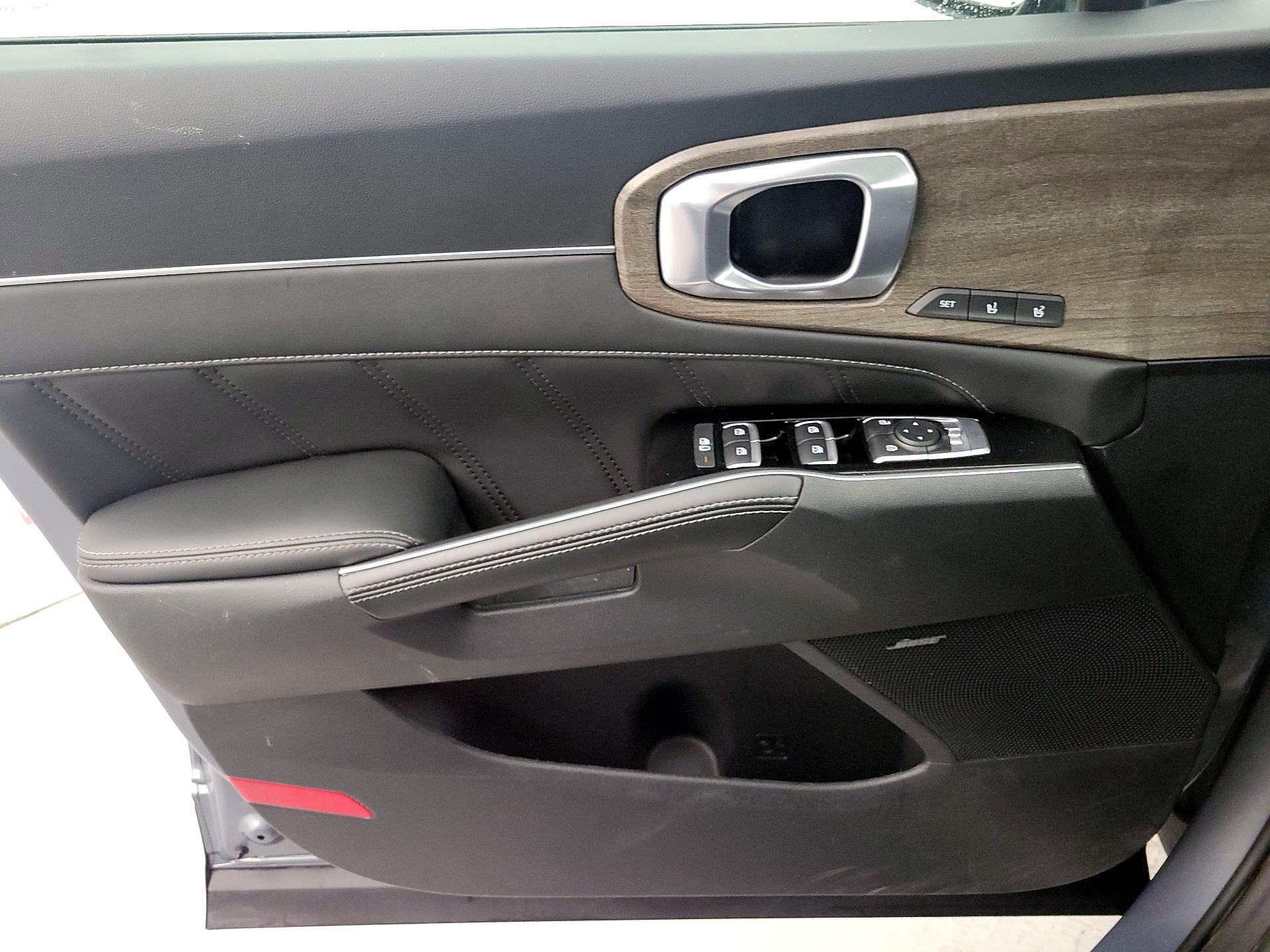 Thumbnail: 2023 Kia Sorento - 12