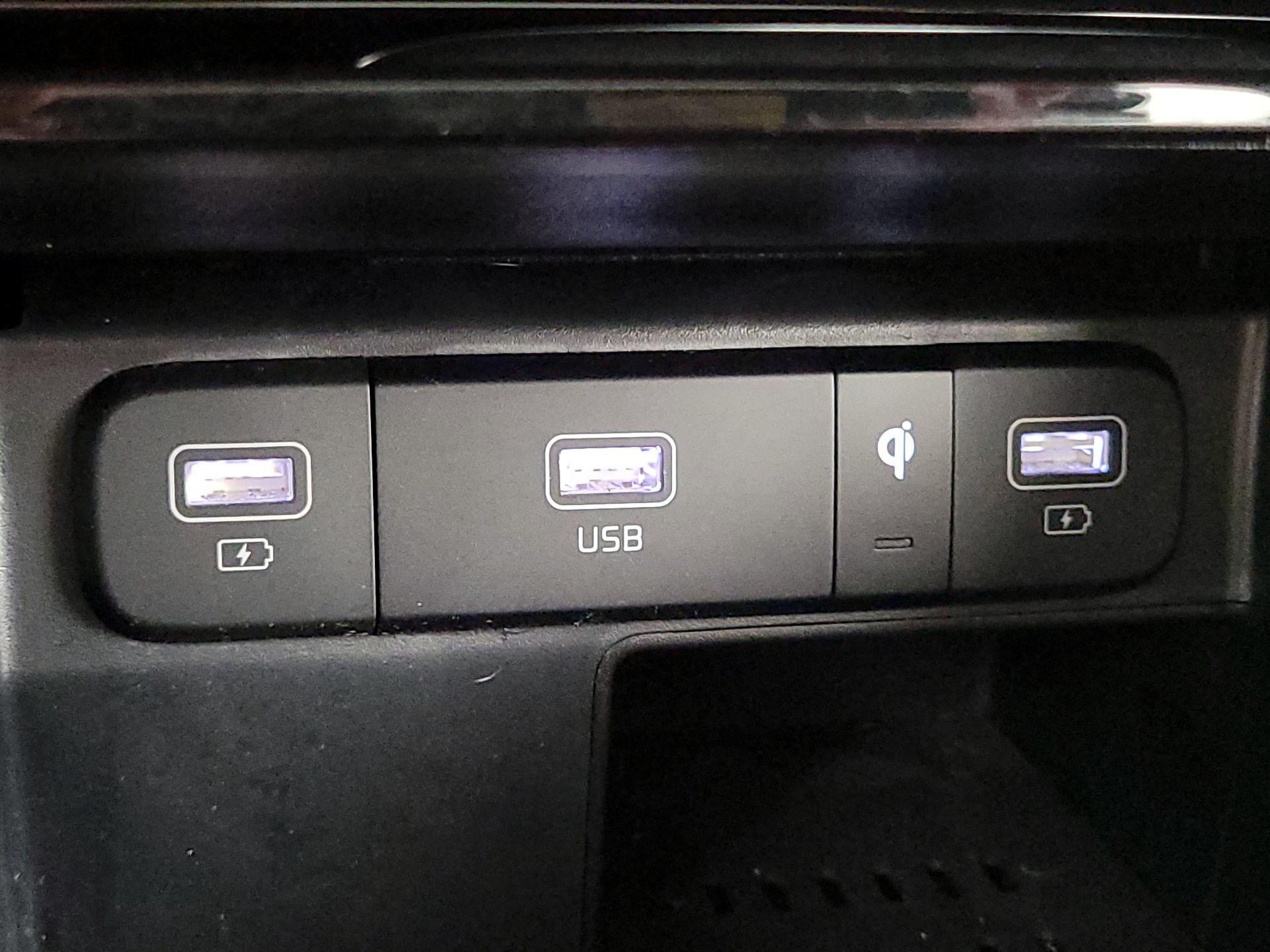 Thumbnail: 2023 Kia Sorento - 19