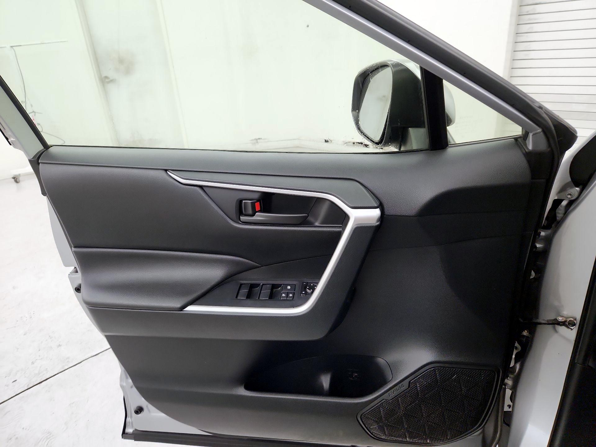 Thumbnail: 2019 Toyota RAV4 - 12