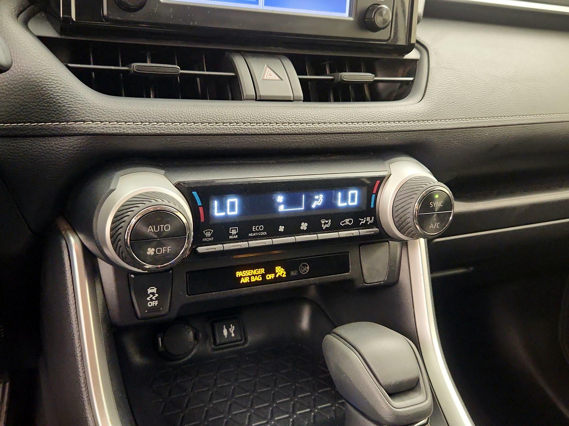 Thumbnail: 2019 Toyota RAV4 - 16