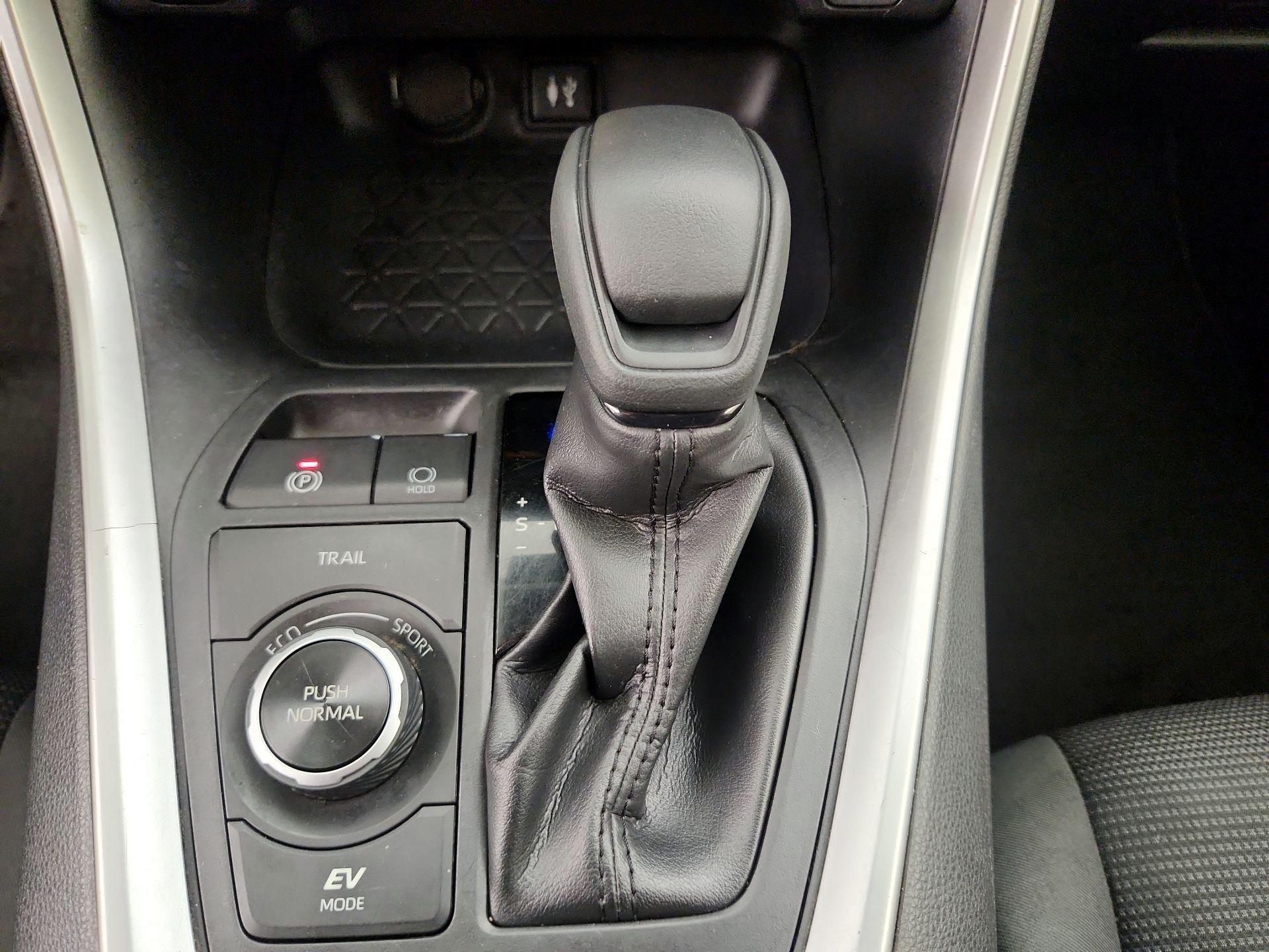 Thumbnail: 2019 Toyota RAV4 - 17