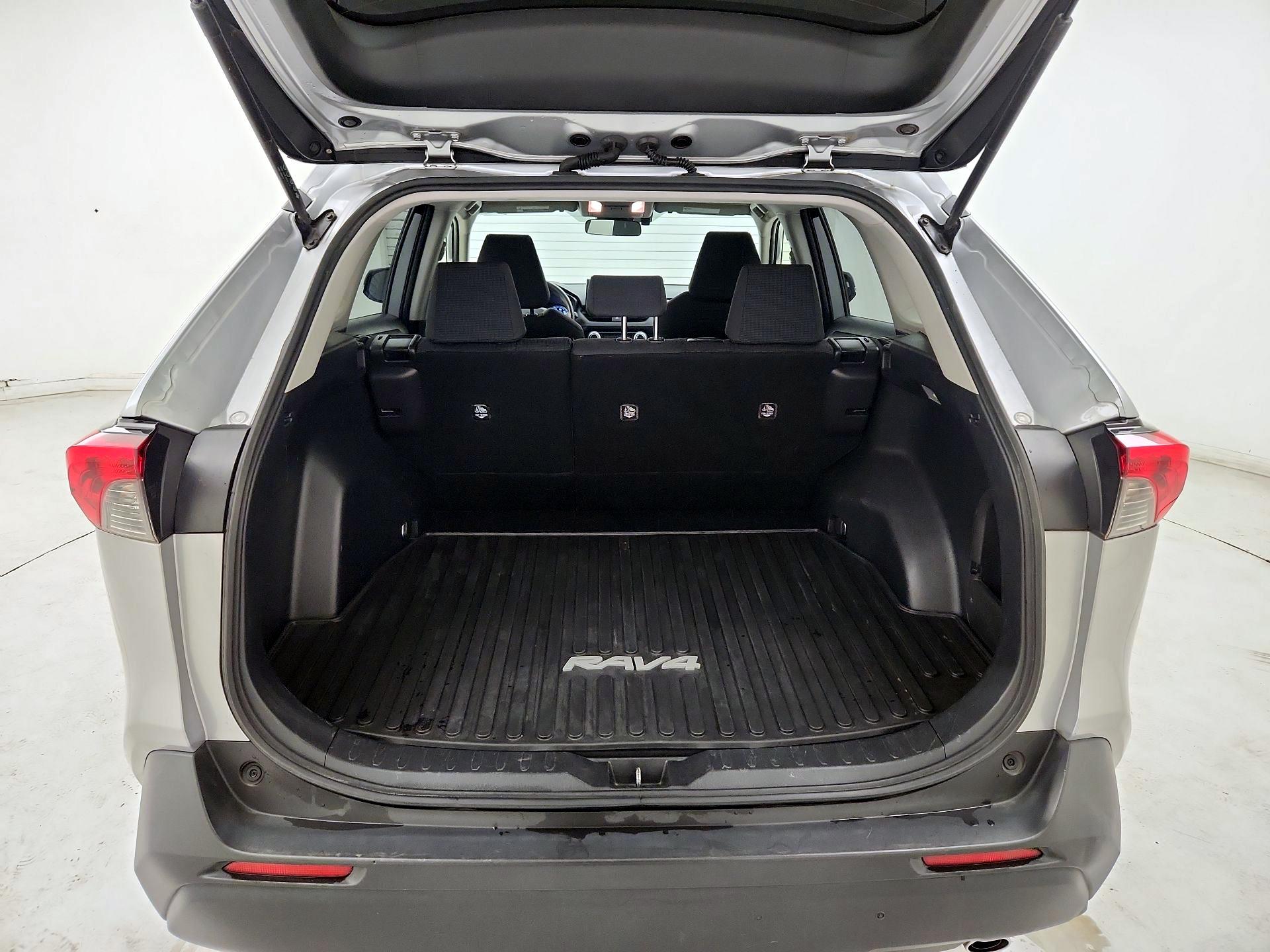 Thumbnail: 2019 Toyota RAV4 - 20