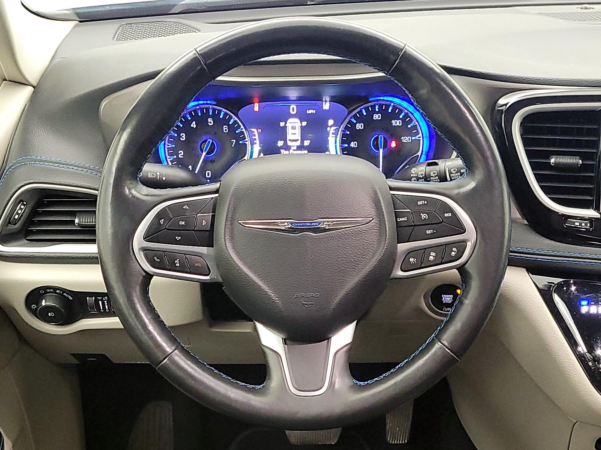 Thumbnail: 2021 Chrysler Pacifica - 10