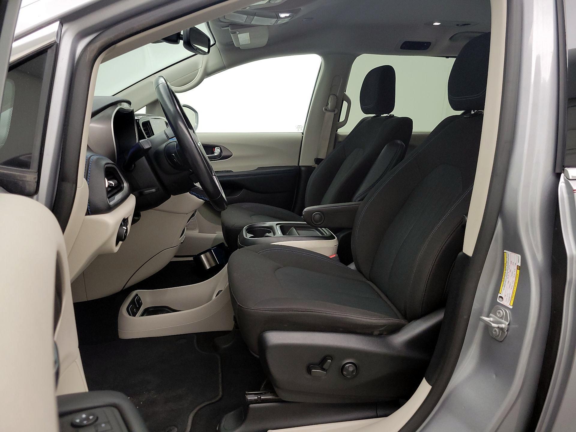 Thumbnail: 2021 Chrysler Pacifica - 11