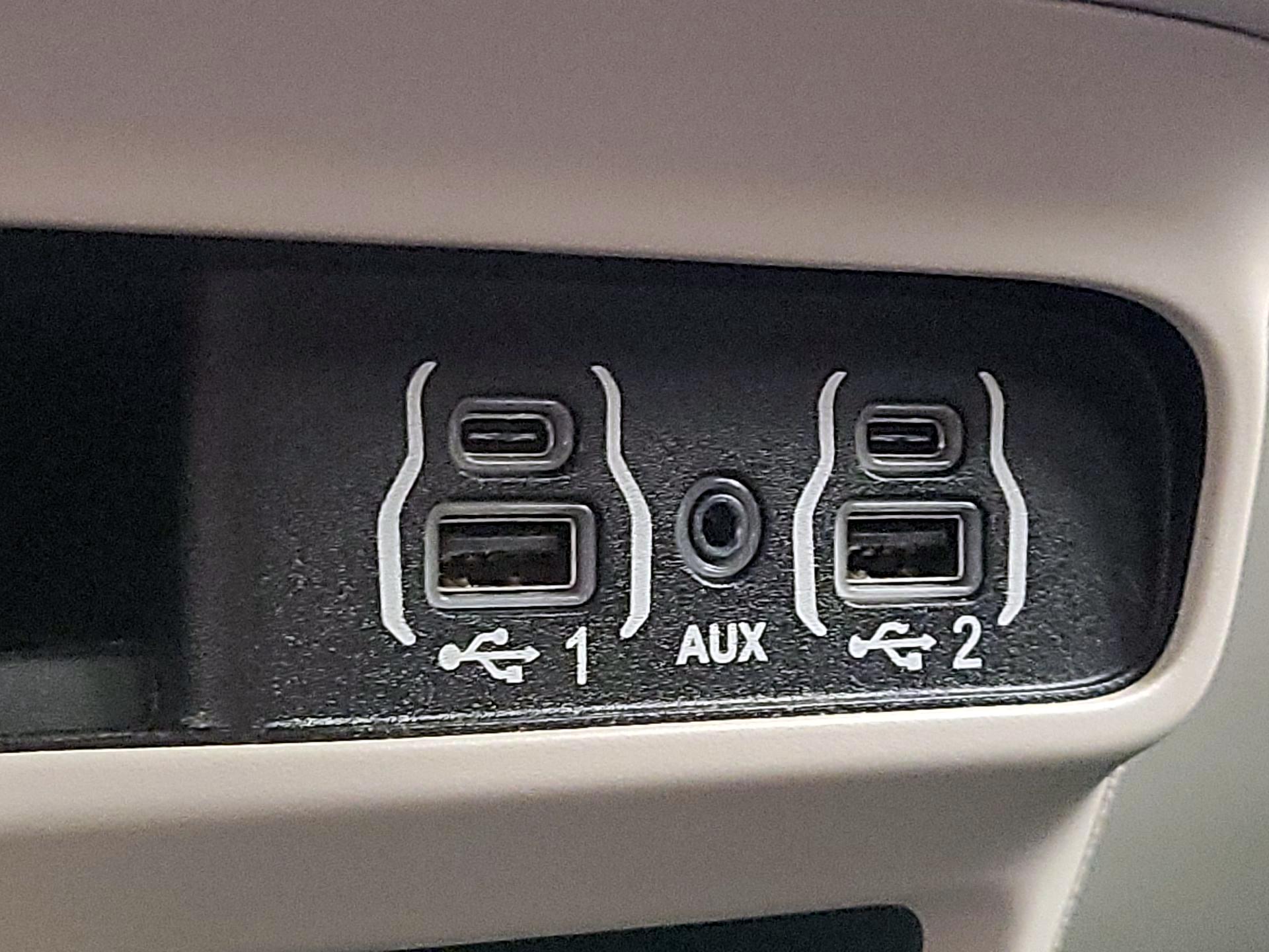 Thumbnail: 2021 Chrysler Pacifica - 18