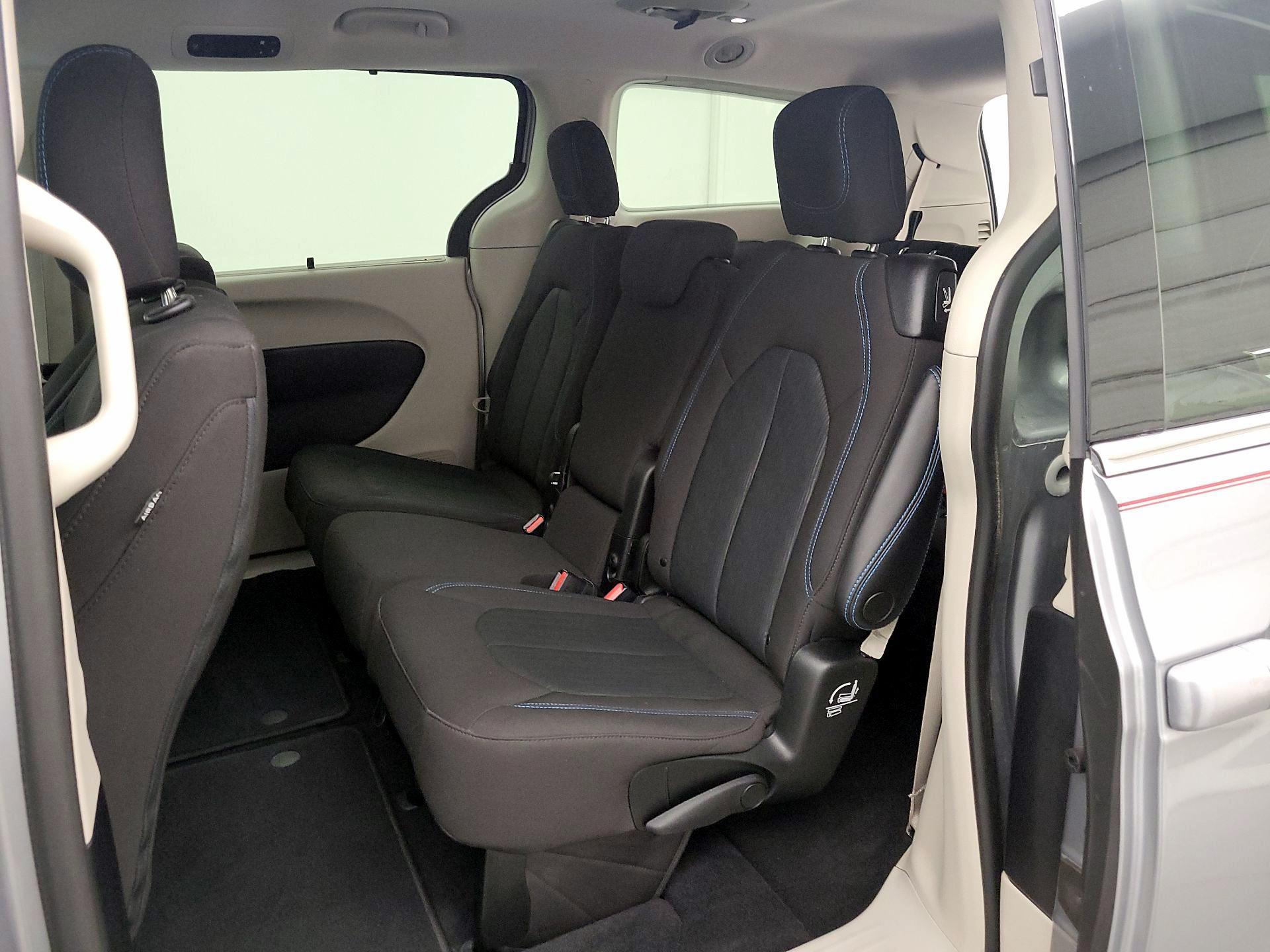 Thumbnail: 2021 Chrysler Pacifica - 19