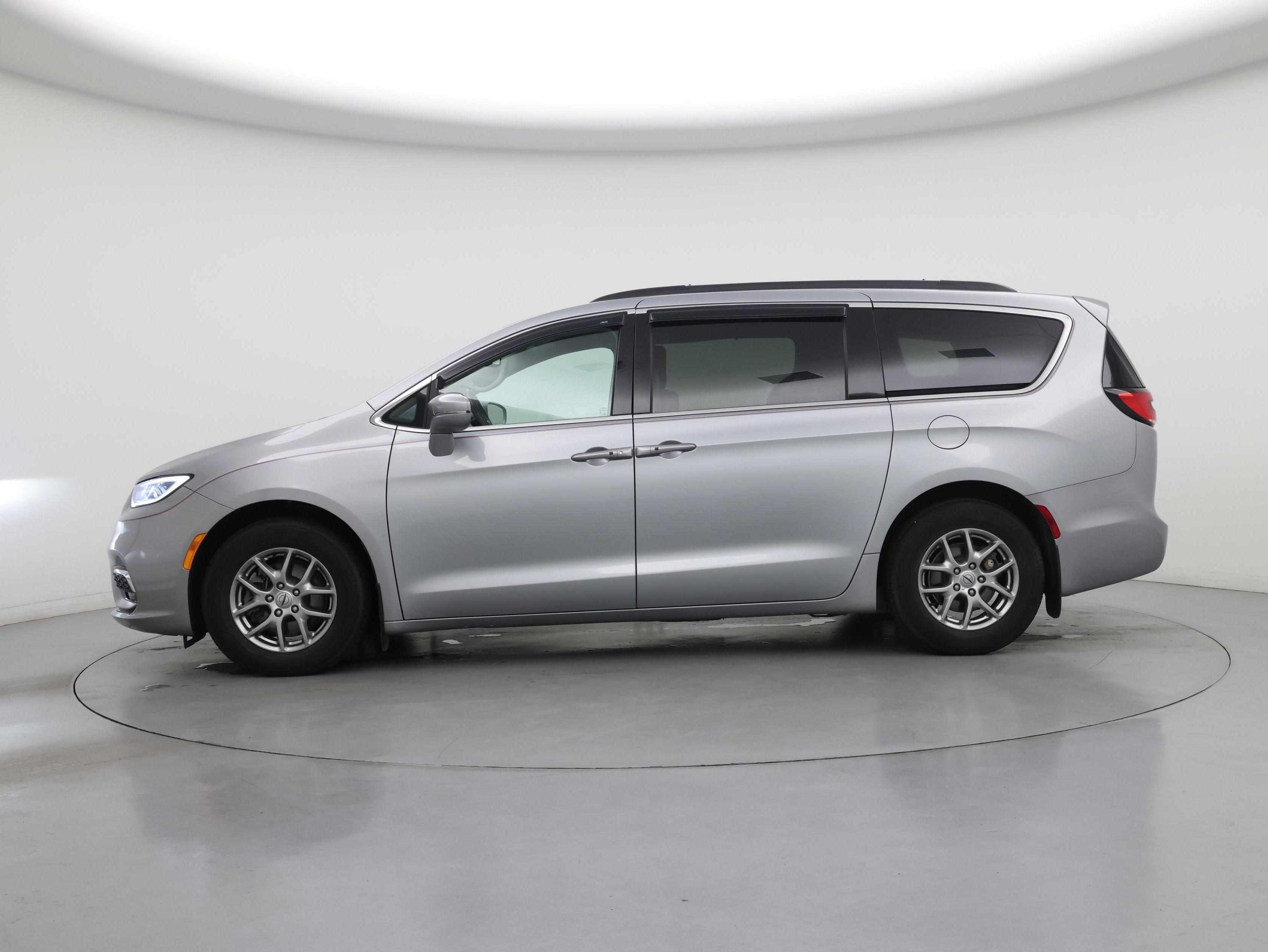 Thumbnail: 2021 Chrysler Pacifica - 3