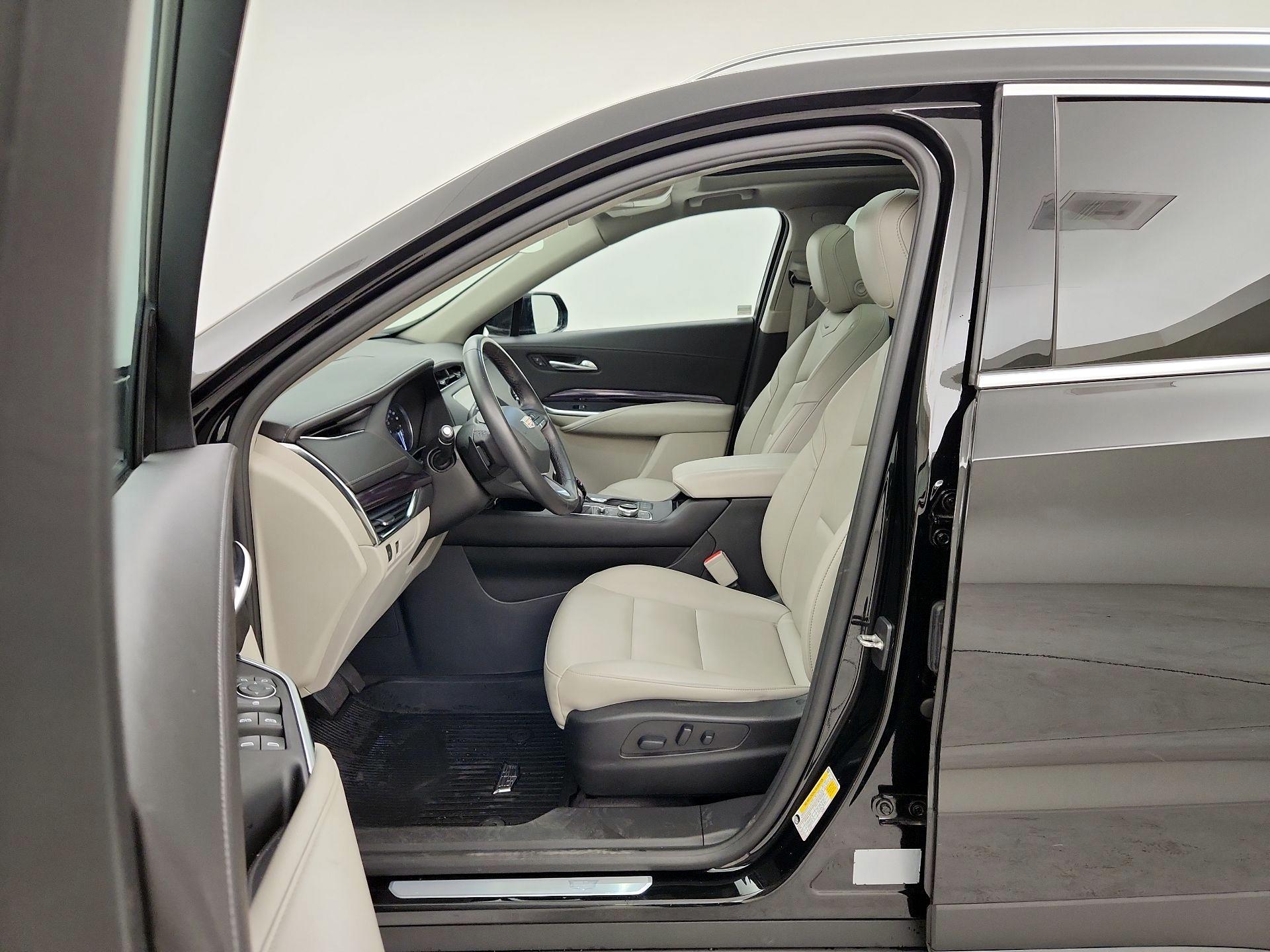 Thumbnail: 2023 Cadillac XT4 - 11