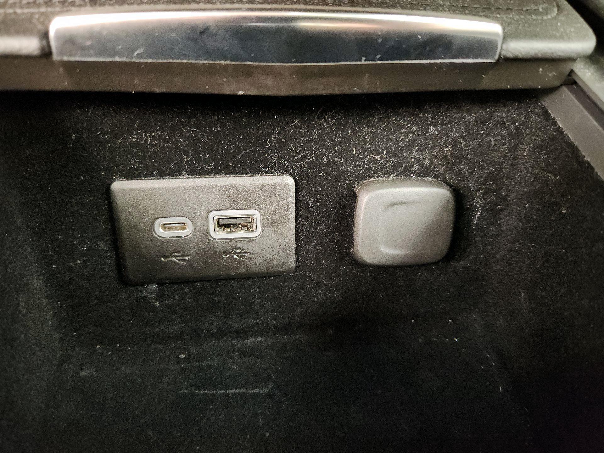 Thumbnail: 2023 Cadillac XT4 - 18