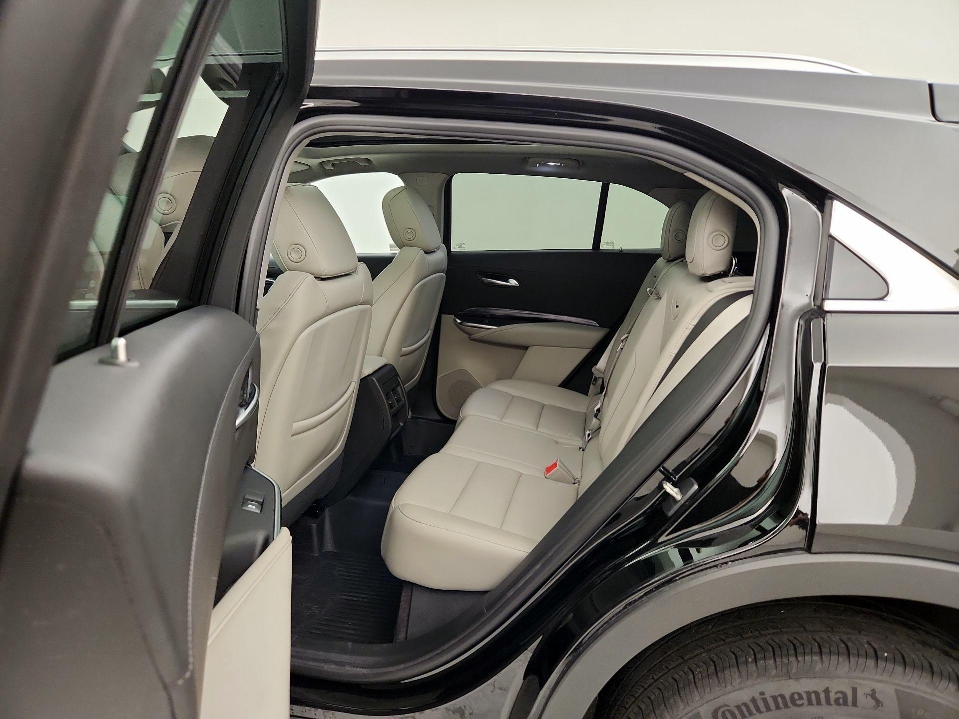 Thumbnail: 2023 Cadillac XT4 - 20