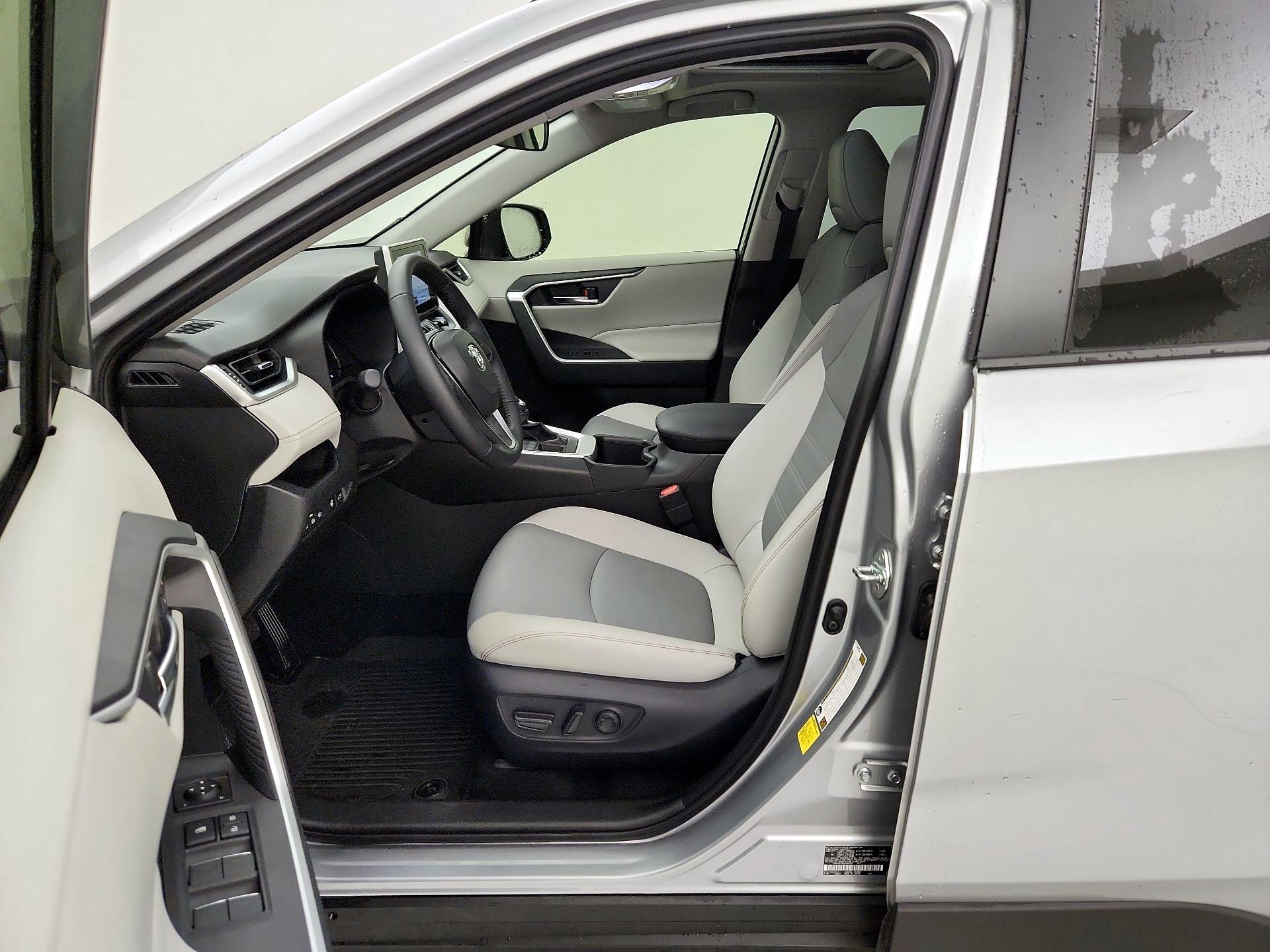 Thumbnail: 2025 Toyota RAV4 - 11