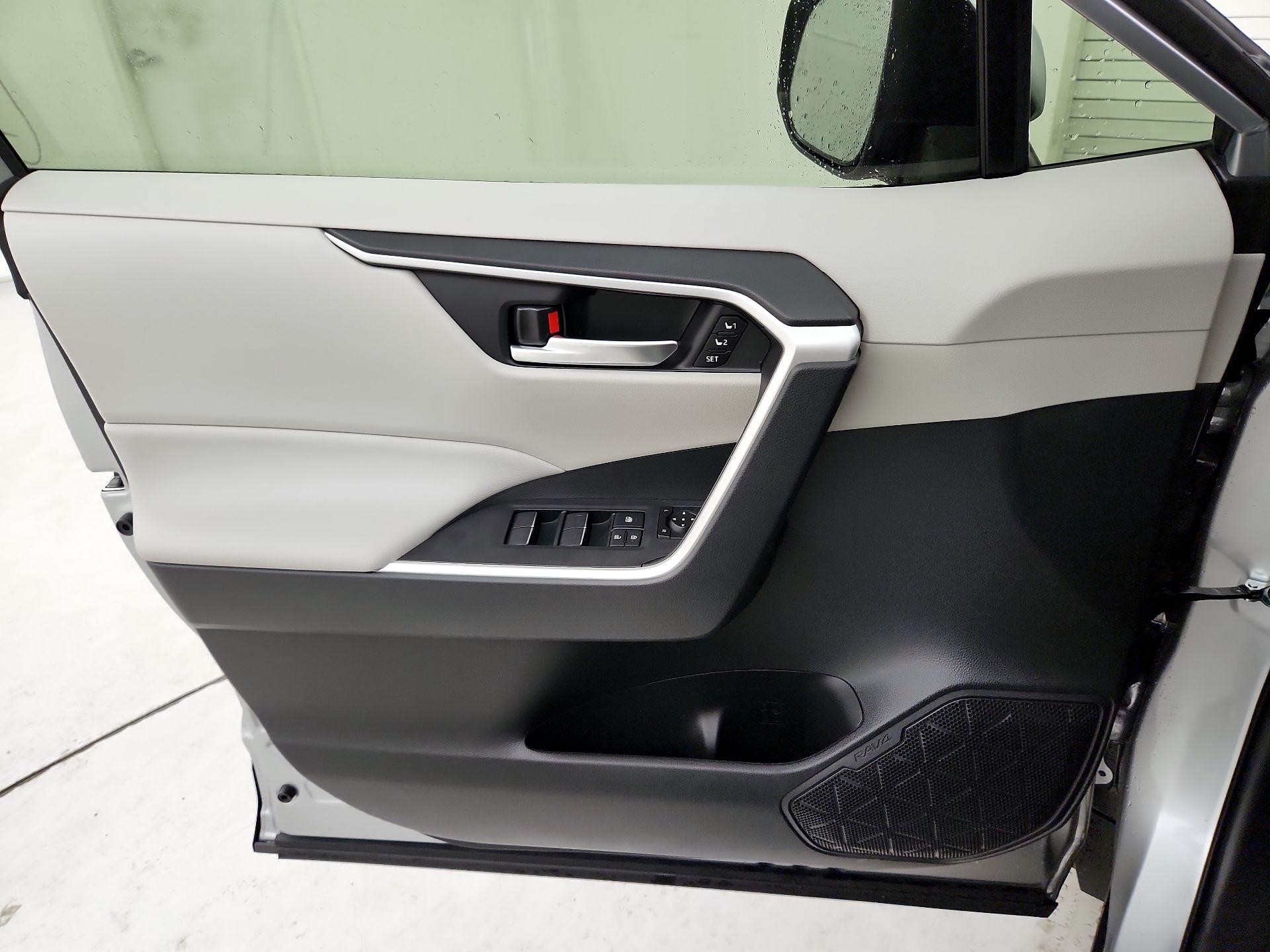 Thumbnail: 2025 Toyota RAV4 - 12