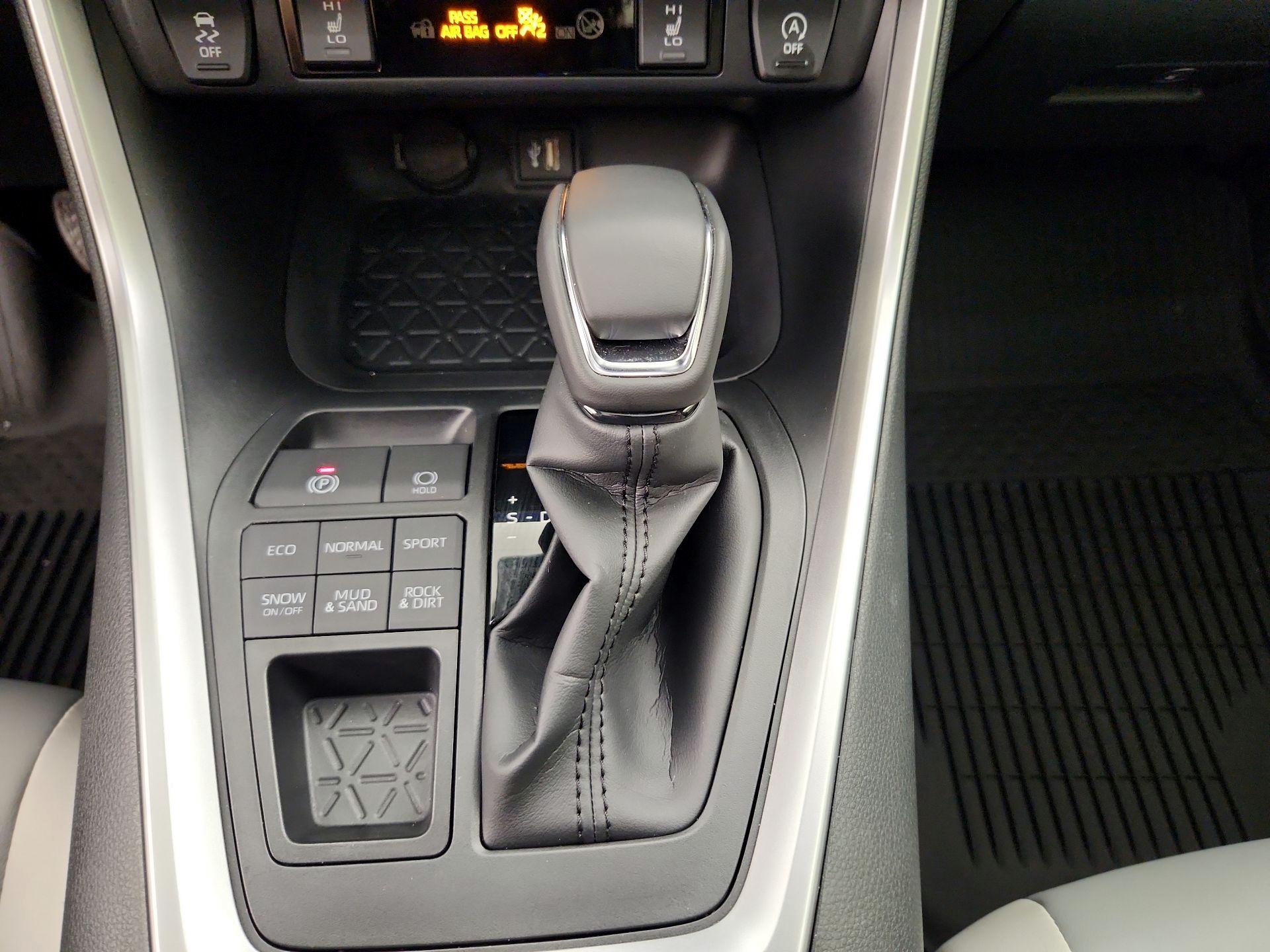 Thumbnail: 2025 Toyota RAV4 - 17