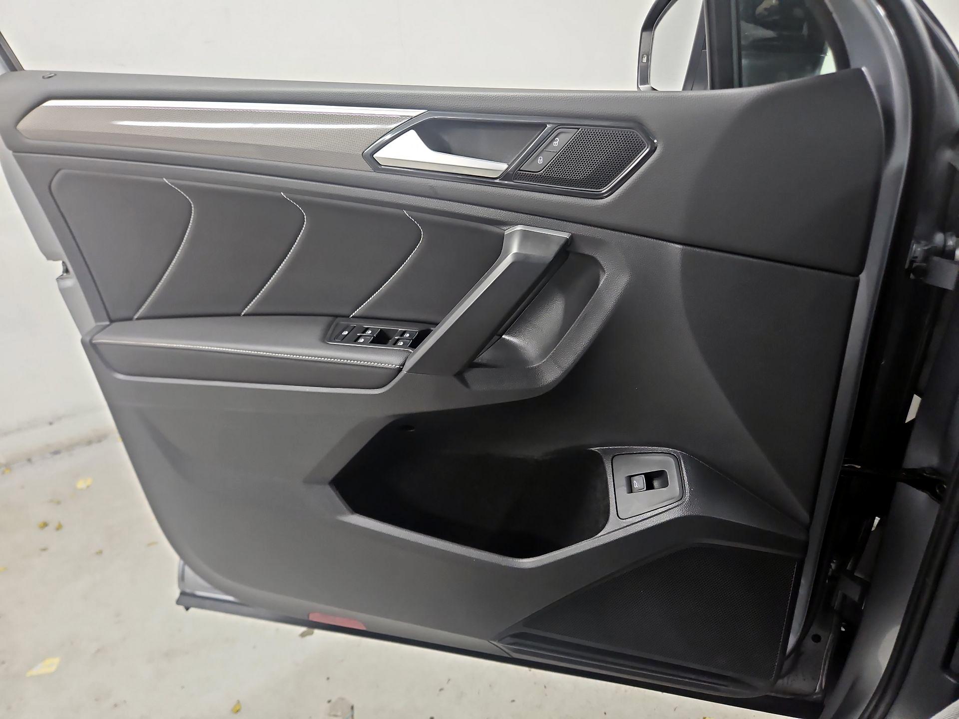 Thumbnail: 2024 Volkswagen Tiguan - 12