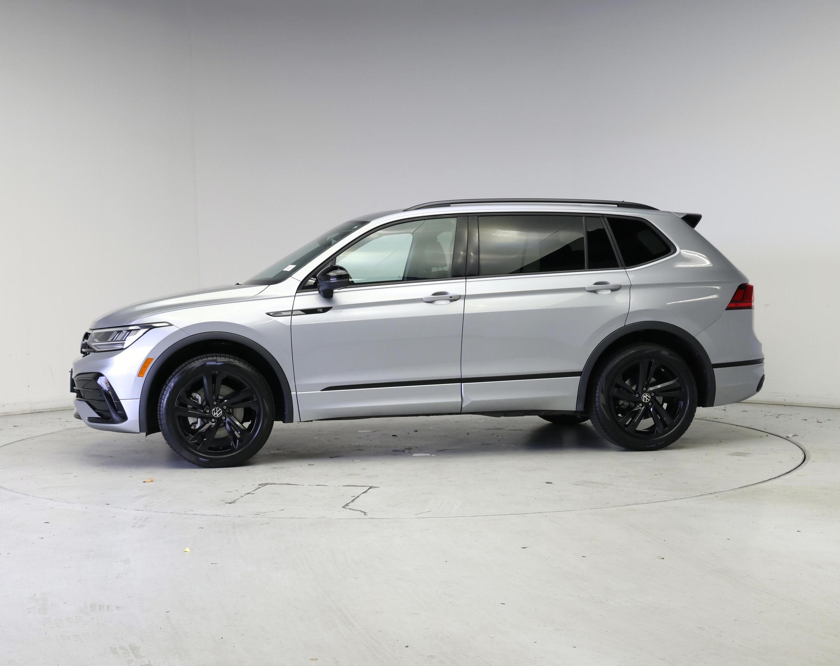 Thumbnail: 2024 Volkswagen Tiguan - 3