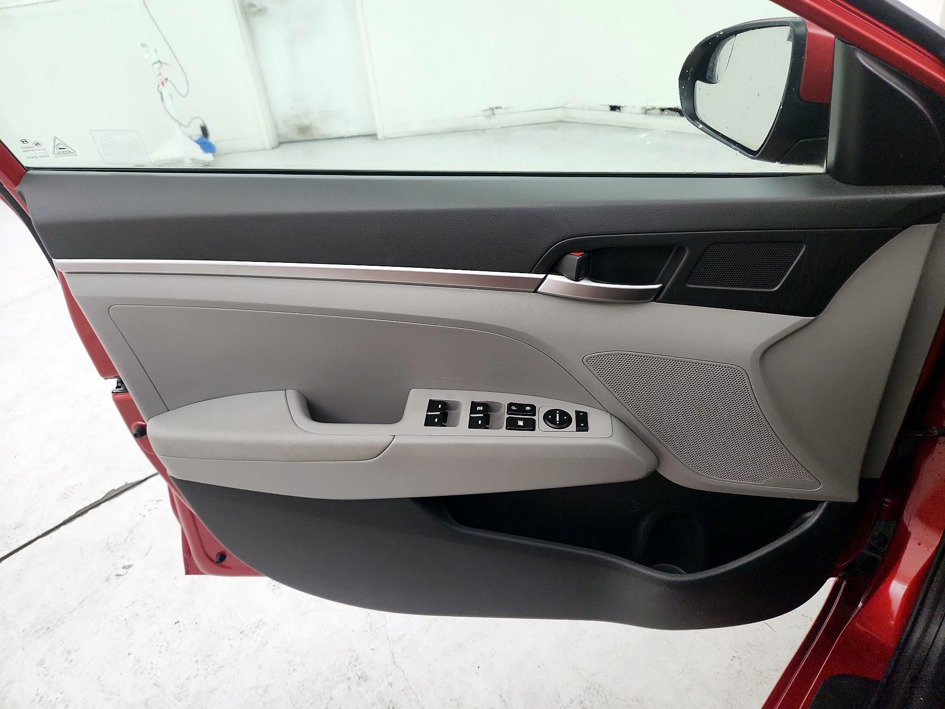 Thumbnail: 2019 Hyundai Elantra - 12