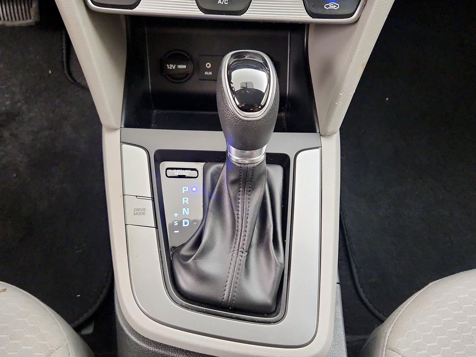 Thumbnail: 2019 Hyundai Elantra - 17