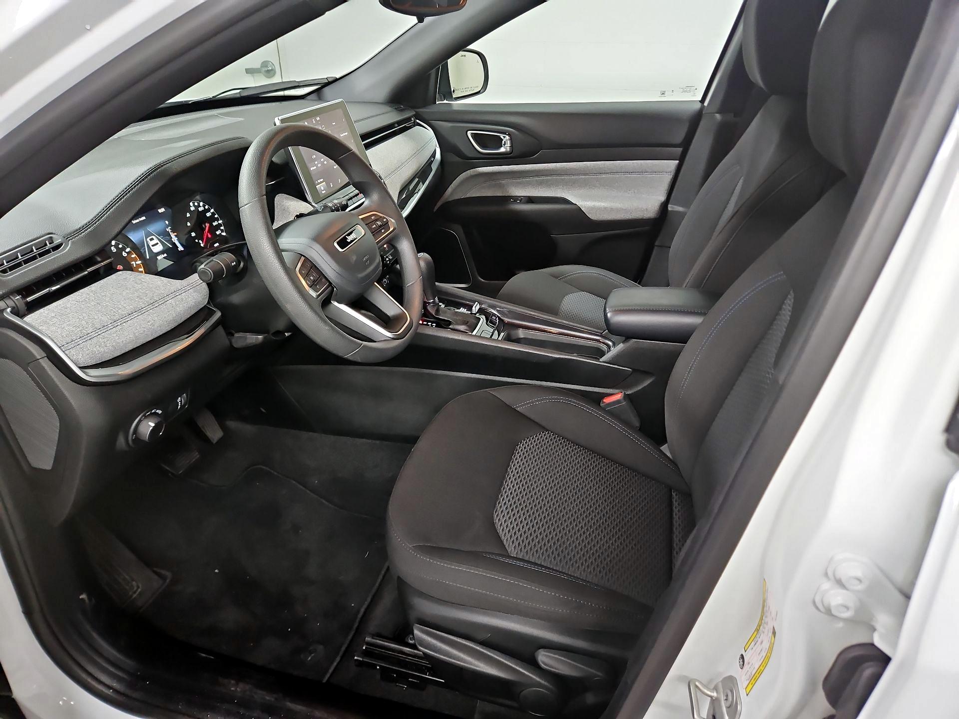 Thumbnail: 2023 Jeep Compass - 11