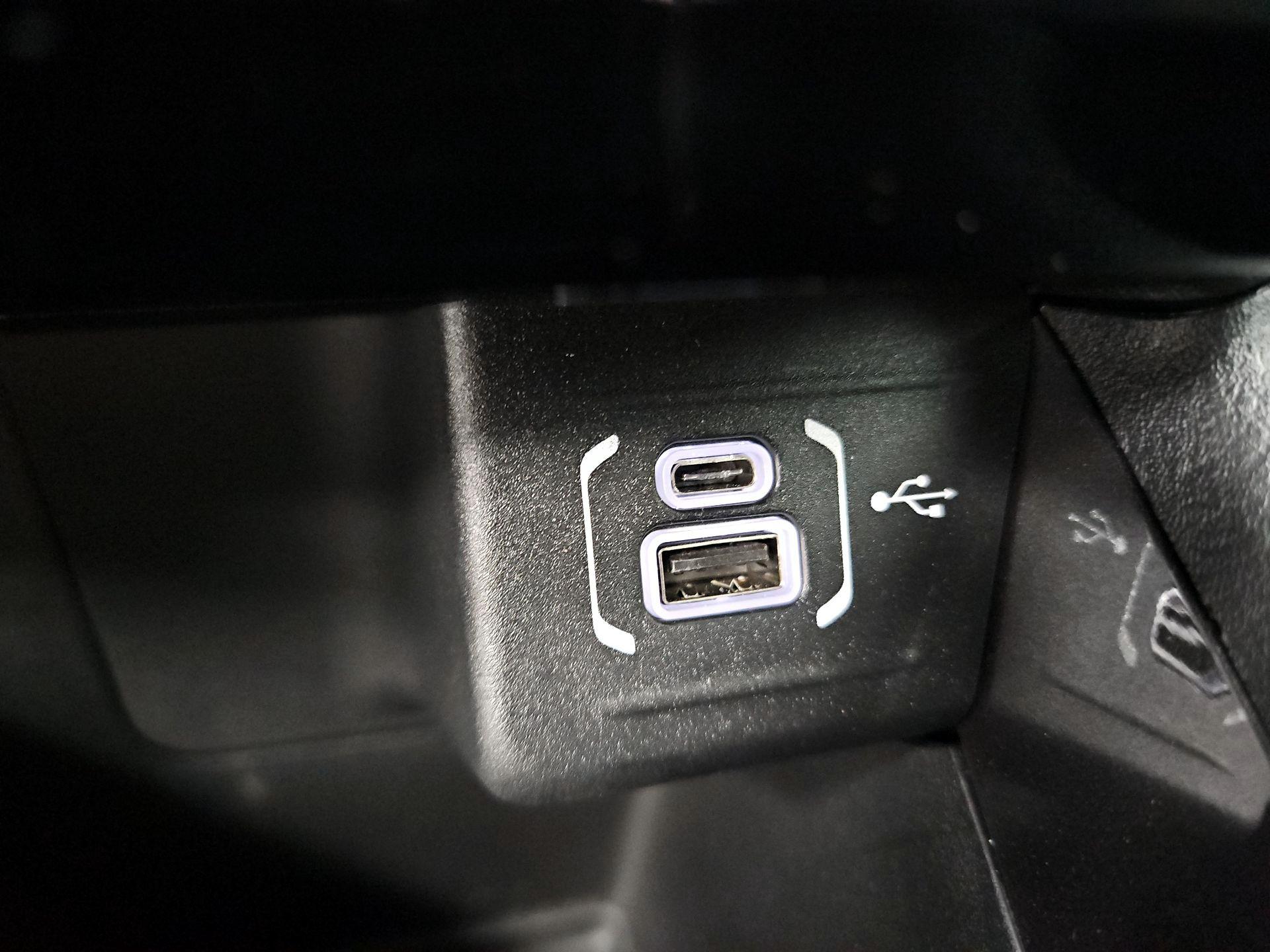 Thumbnail: 2023 Jeep Compass - 18