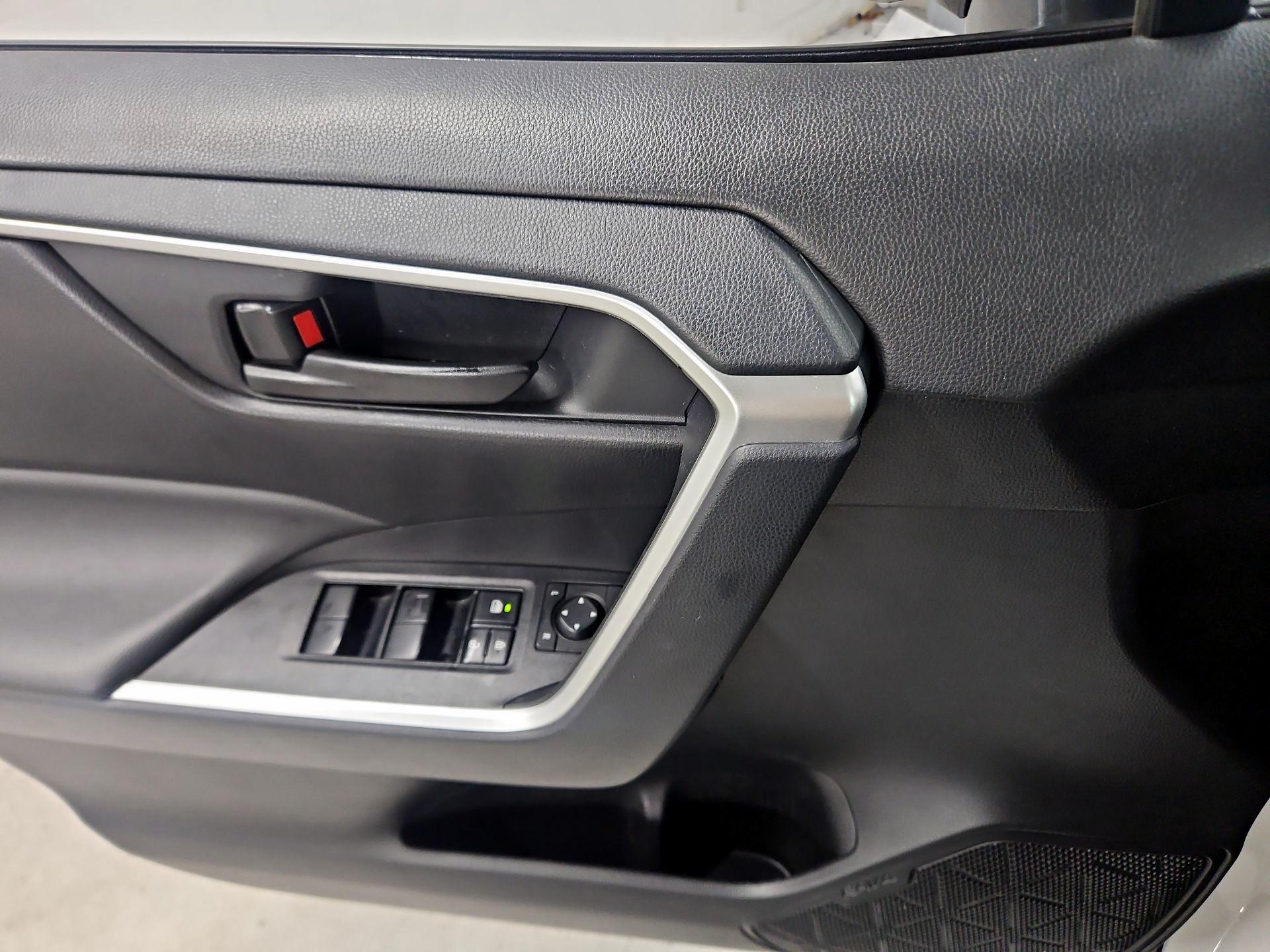 Thumbnail: 2025 Toyota RAV4 - 12