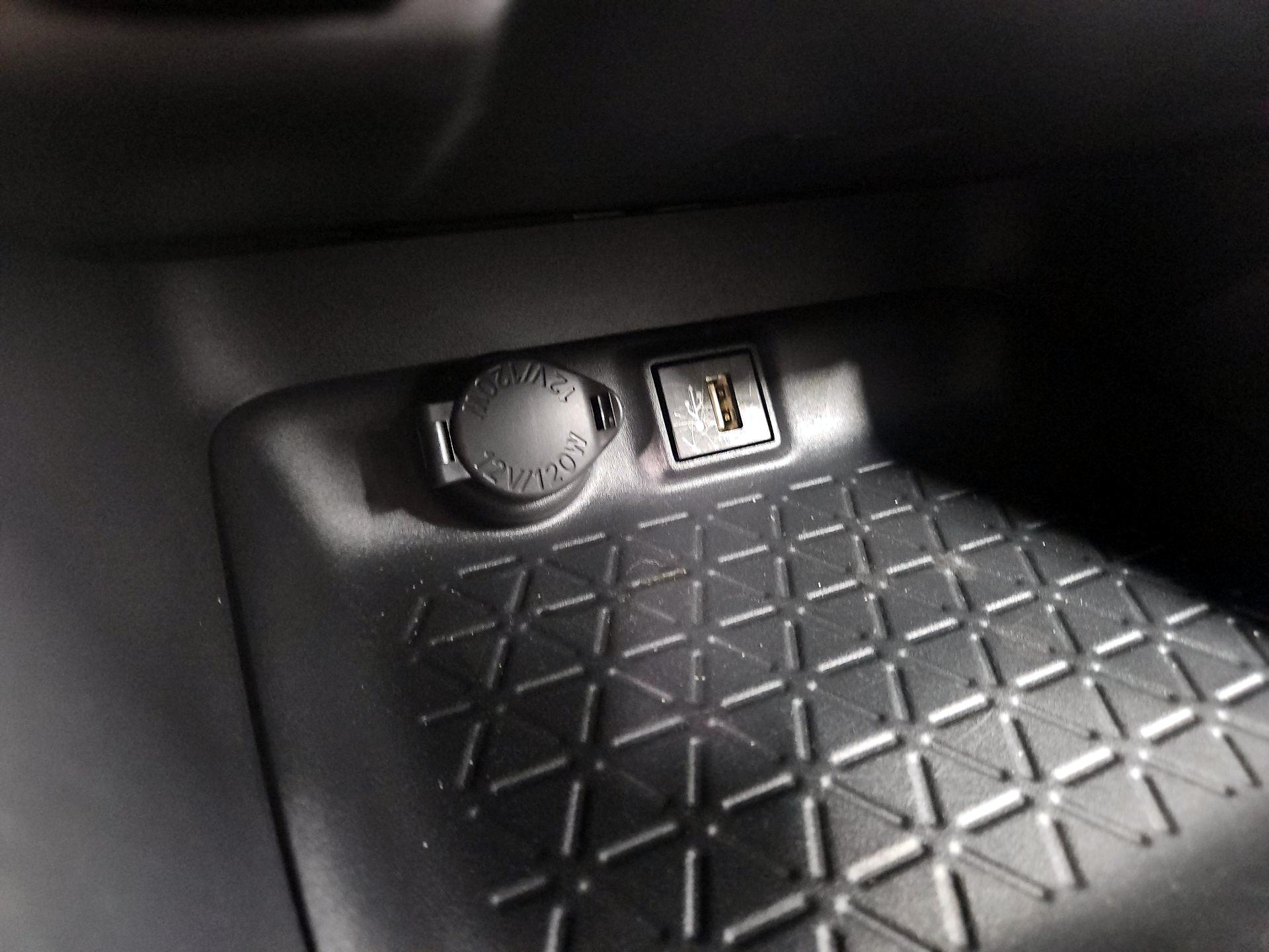 Thumbnail: 2025 Toyota RAV4 - 18