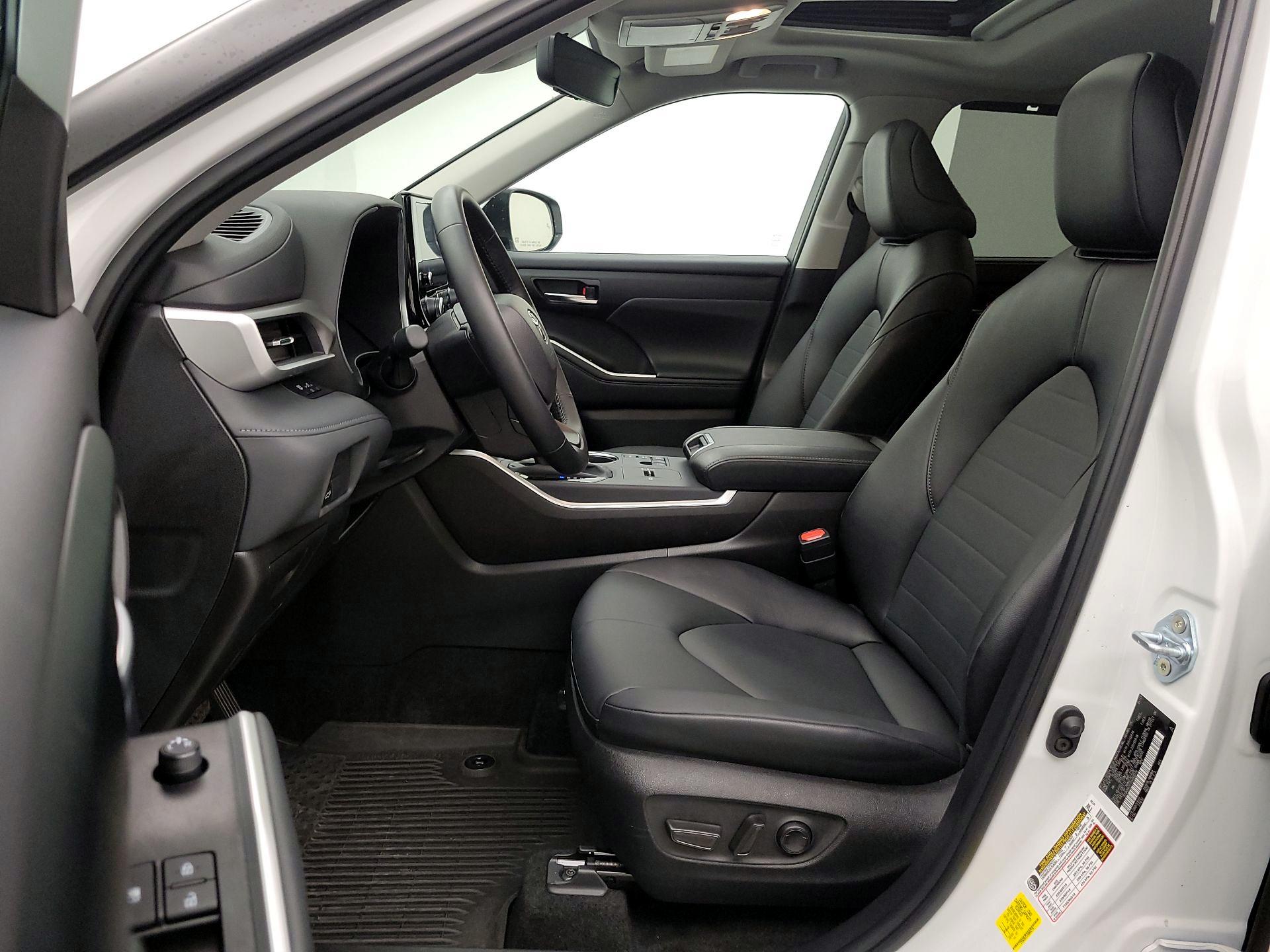 Thumbnail: 2025 Toyota Highlander - 11