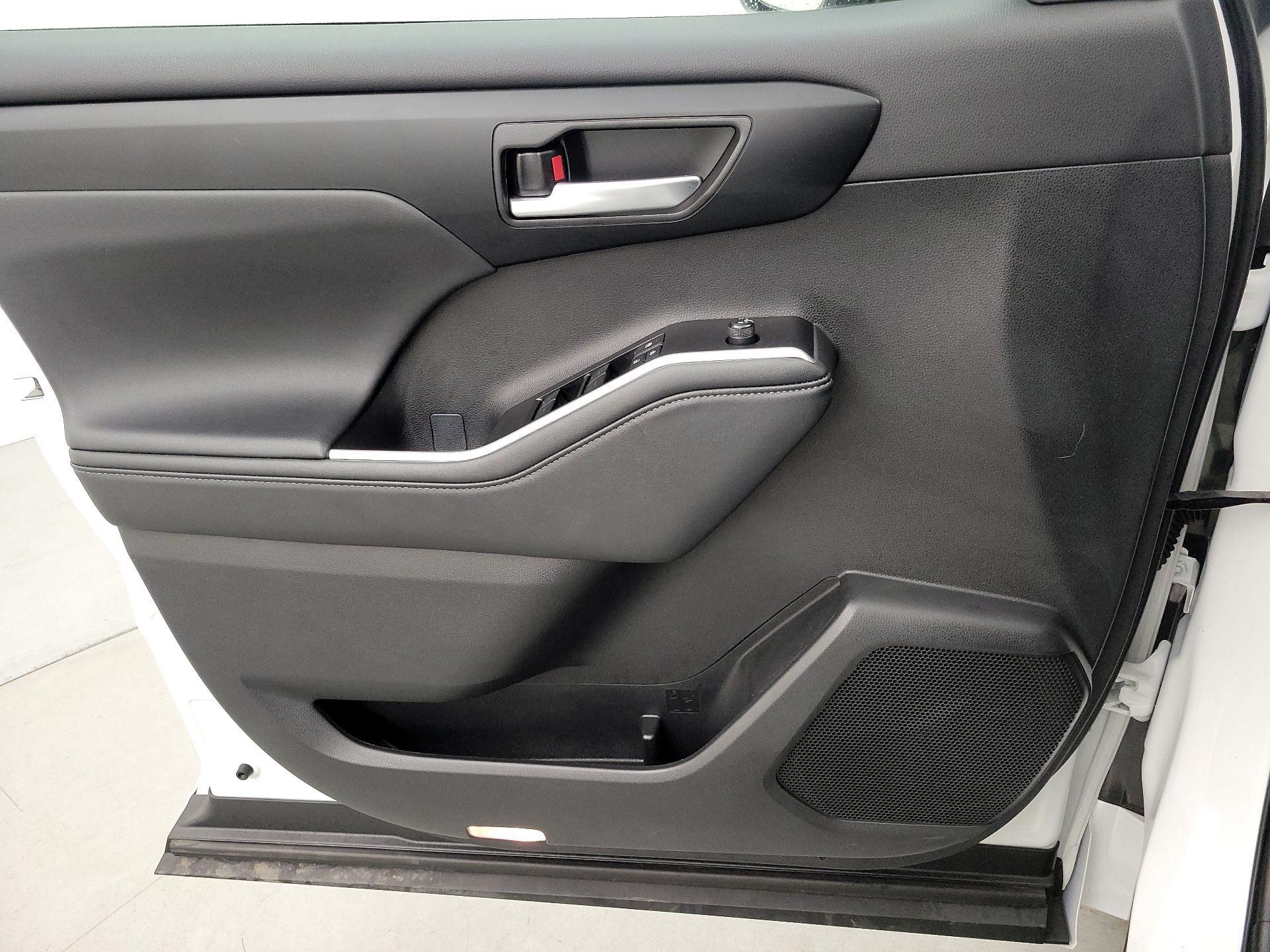 Thumbnail: 2025 Toyota Highlander - 12